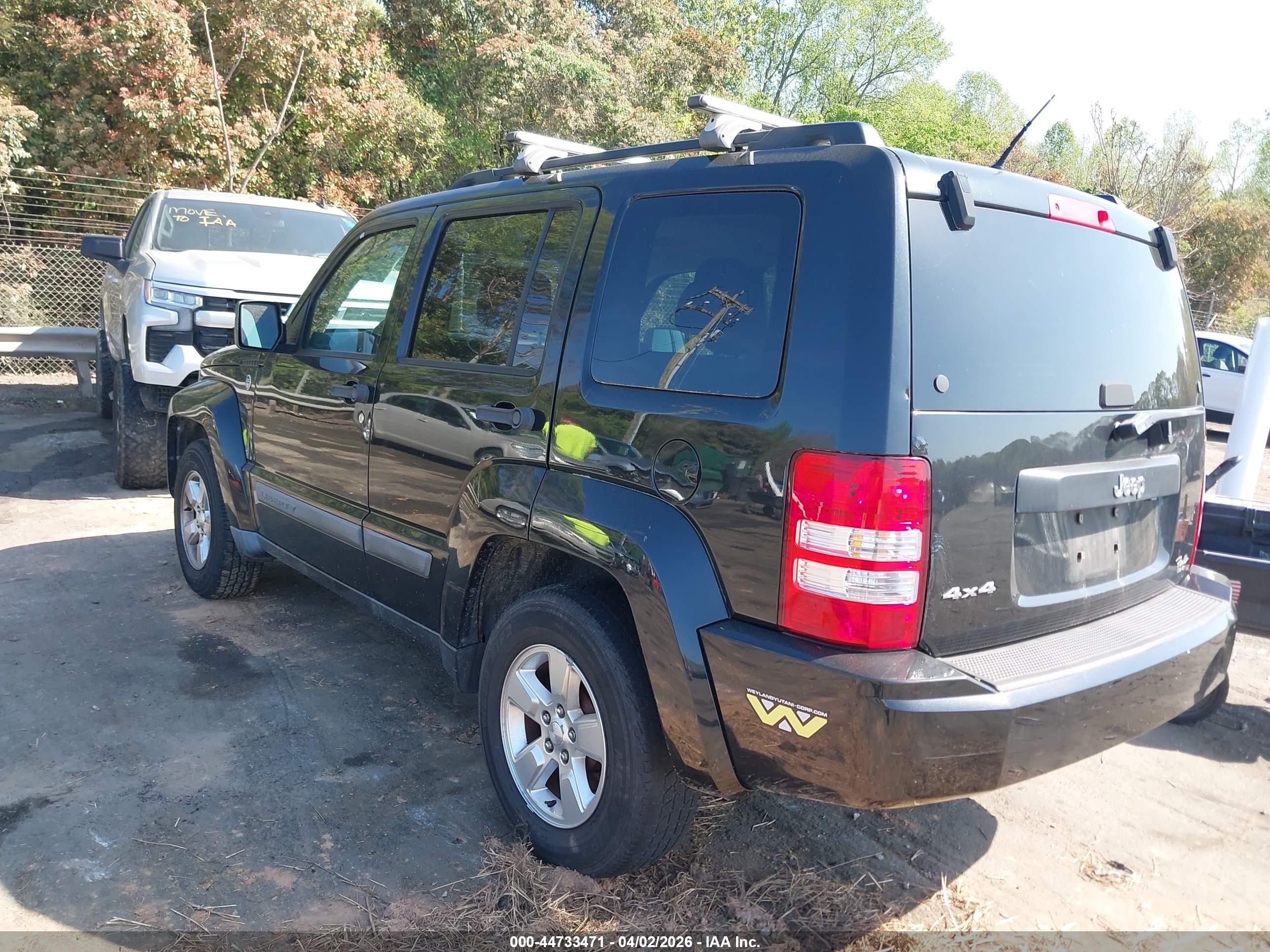 JEEP LIBERTY image 3