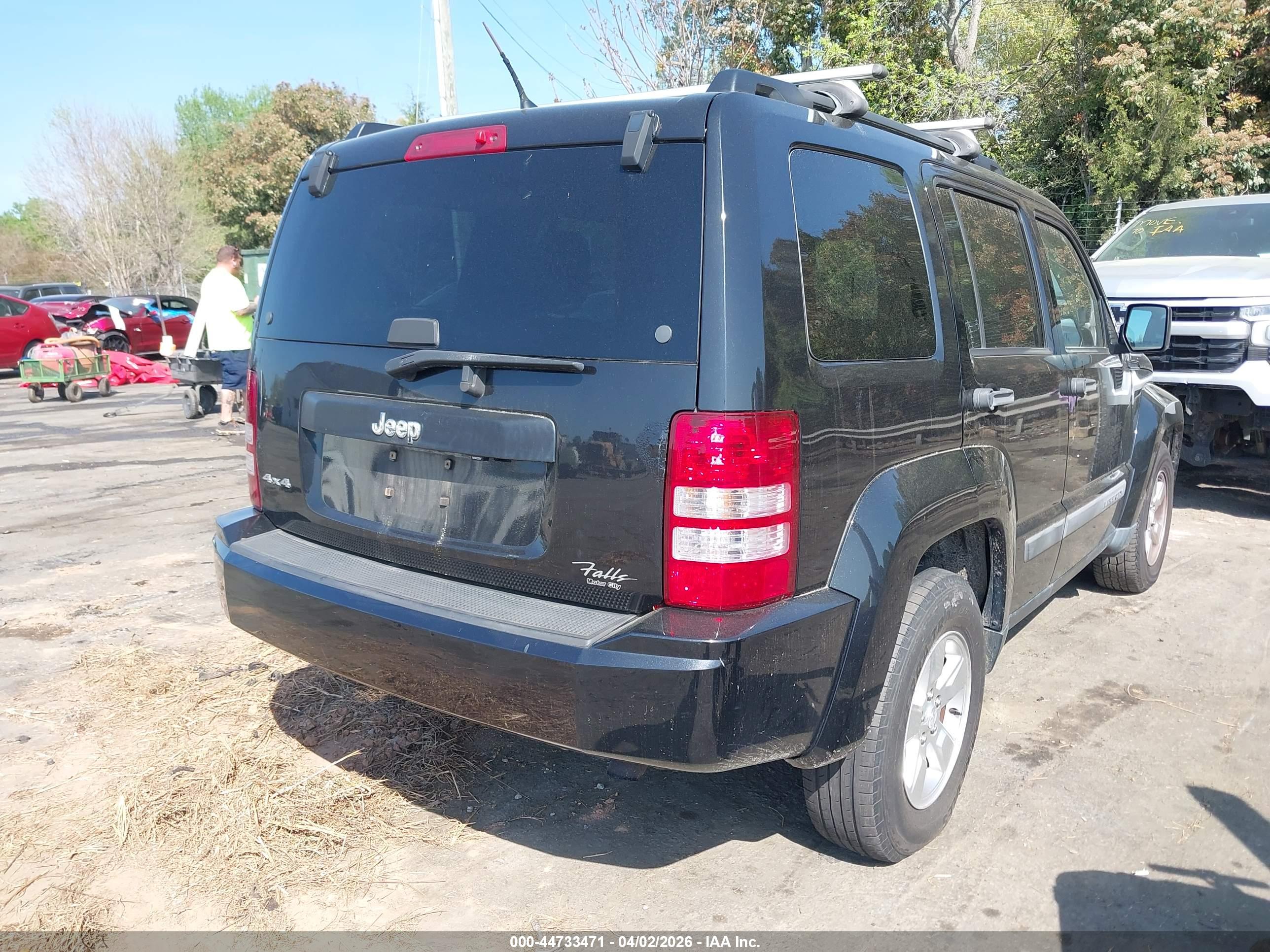 JEEP LIBERTY image 4