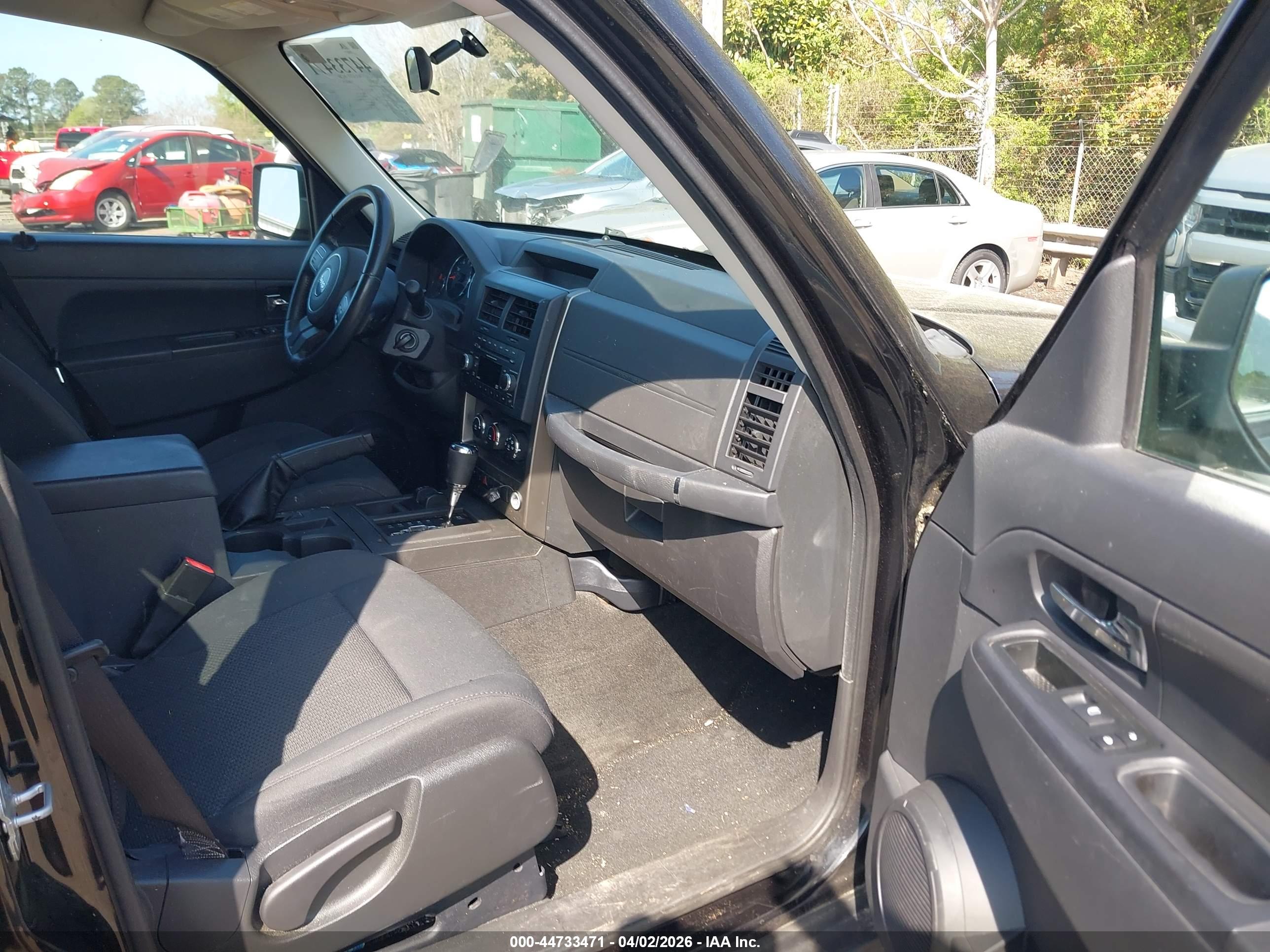 JEEP LIBERTY image 5