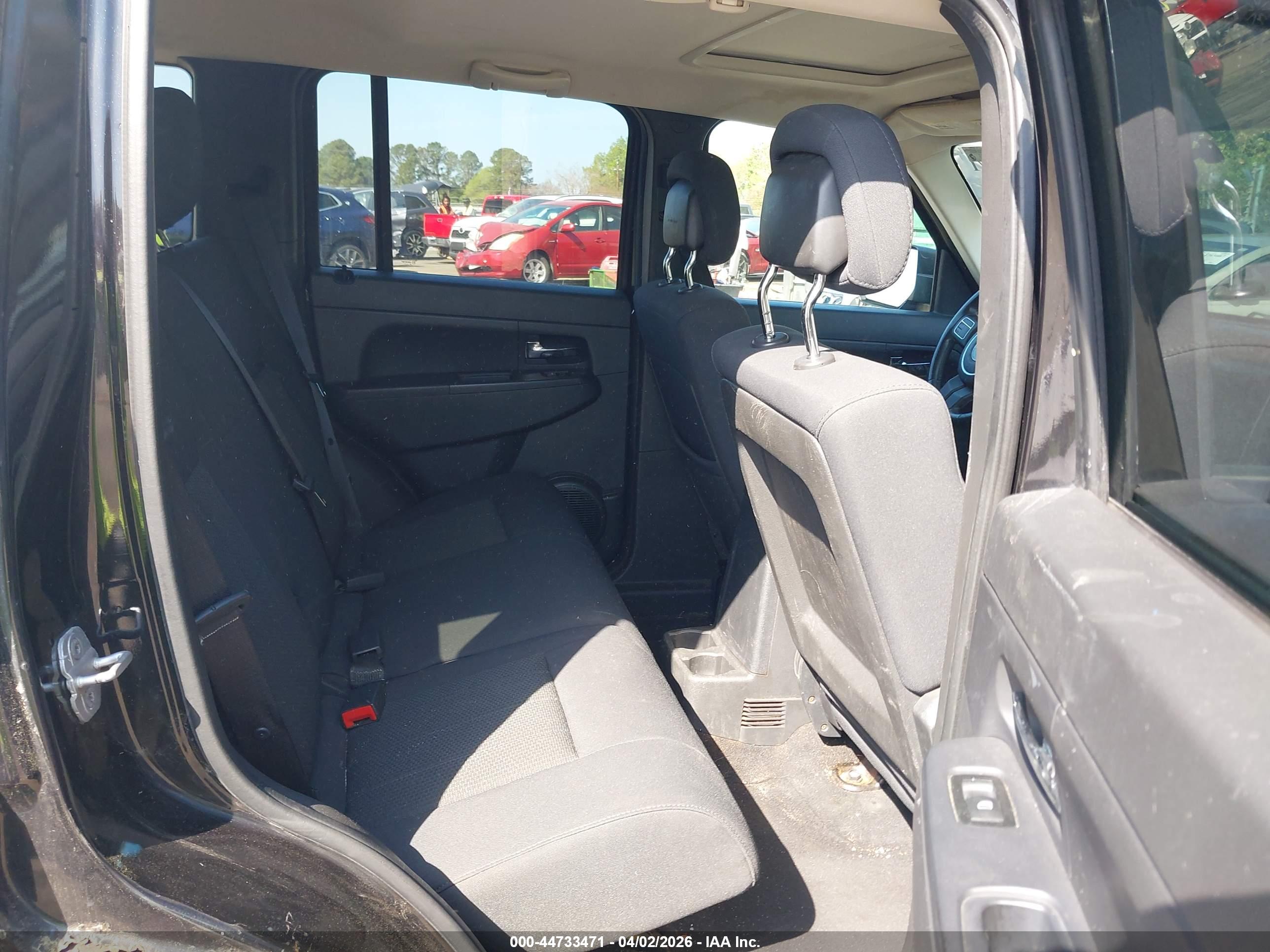 JEEP LIBERTY image 8