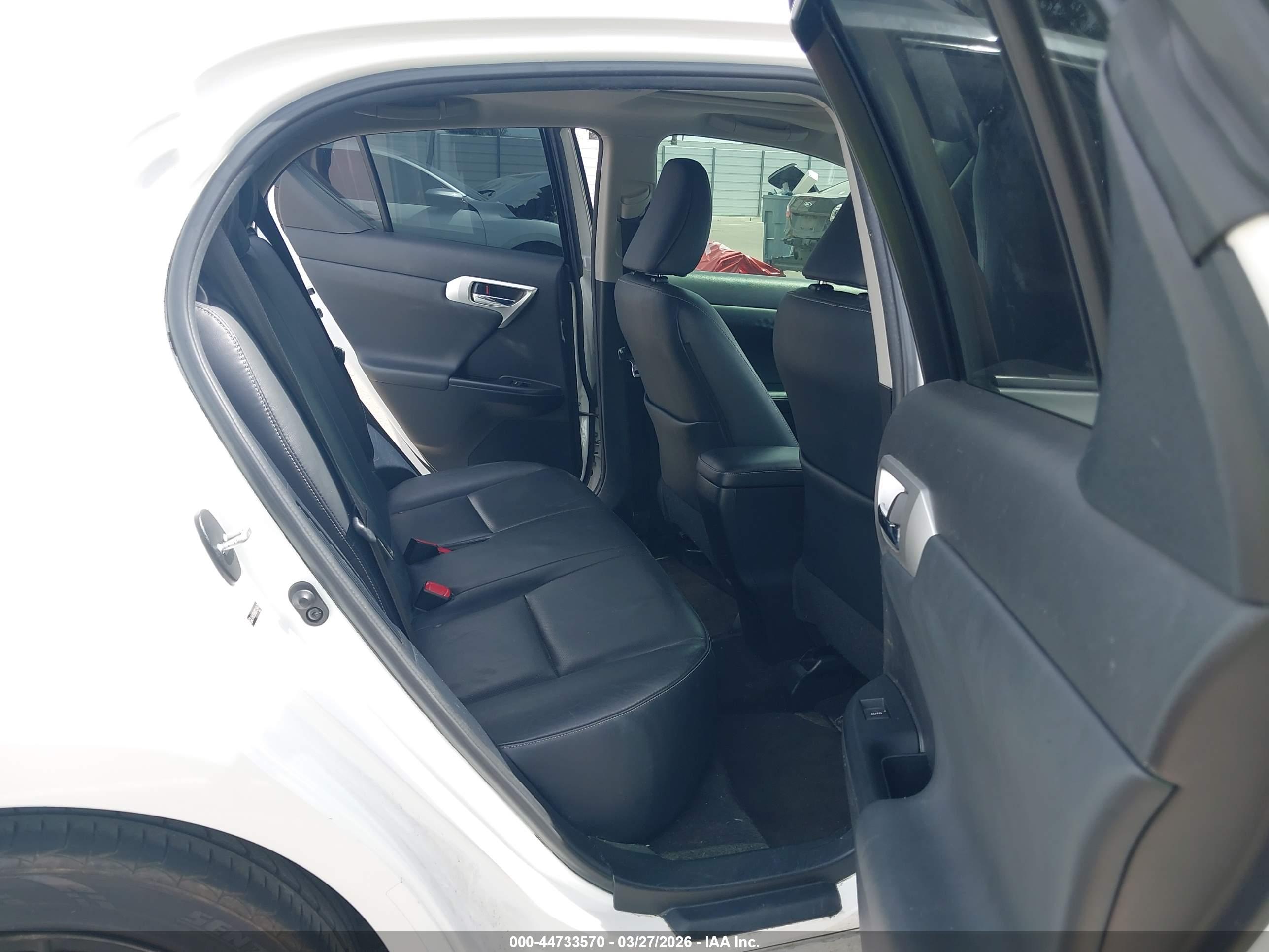 LEXUS CT image 8