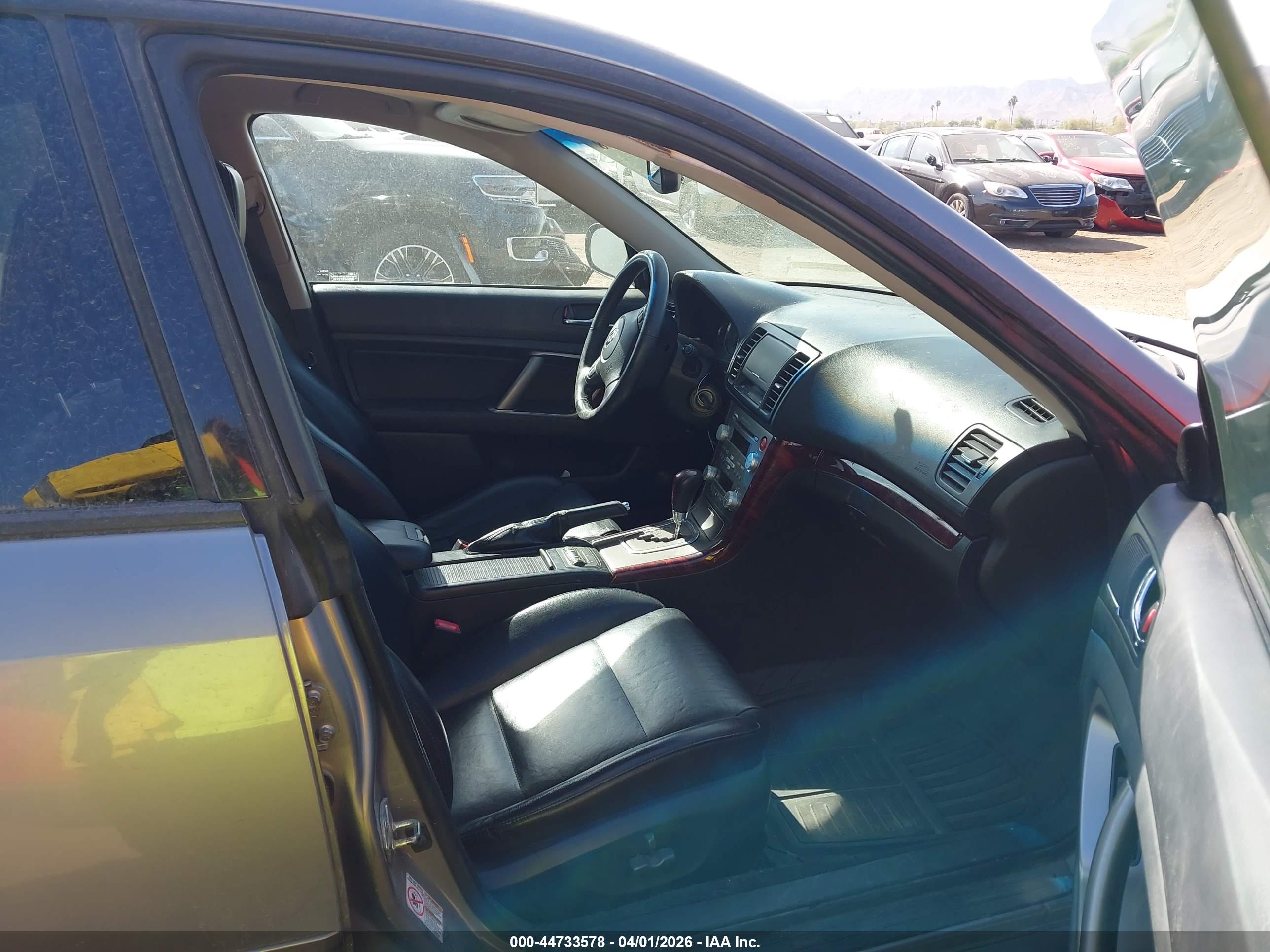 SUBARU OUTBACK image 5