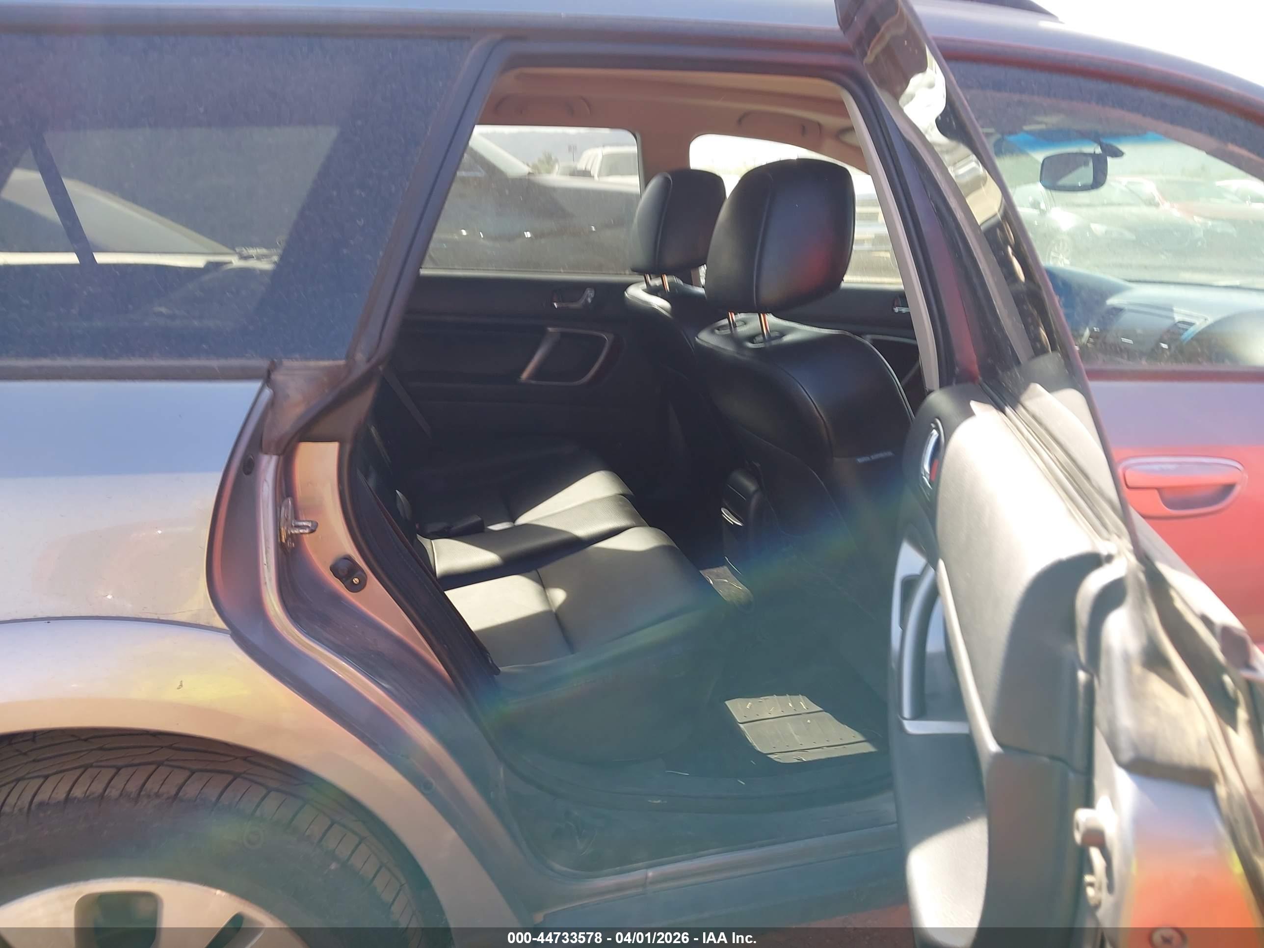 SUBARU OUTBACK image 8