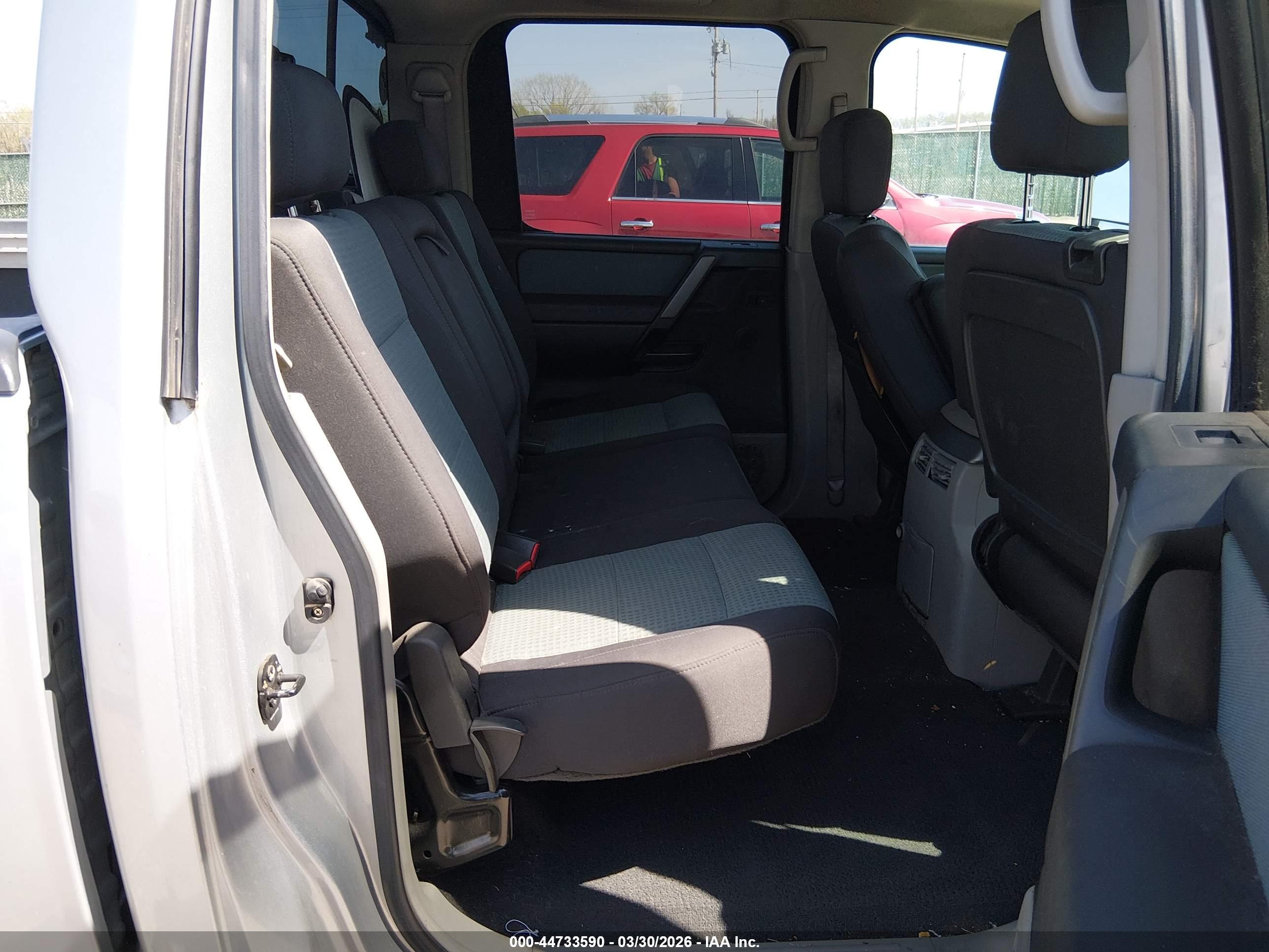 NISSAN TITAN image 8