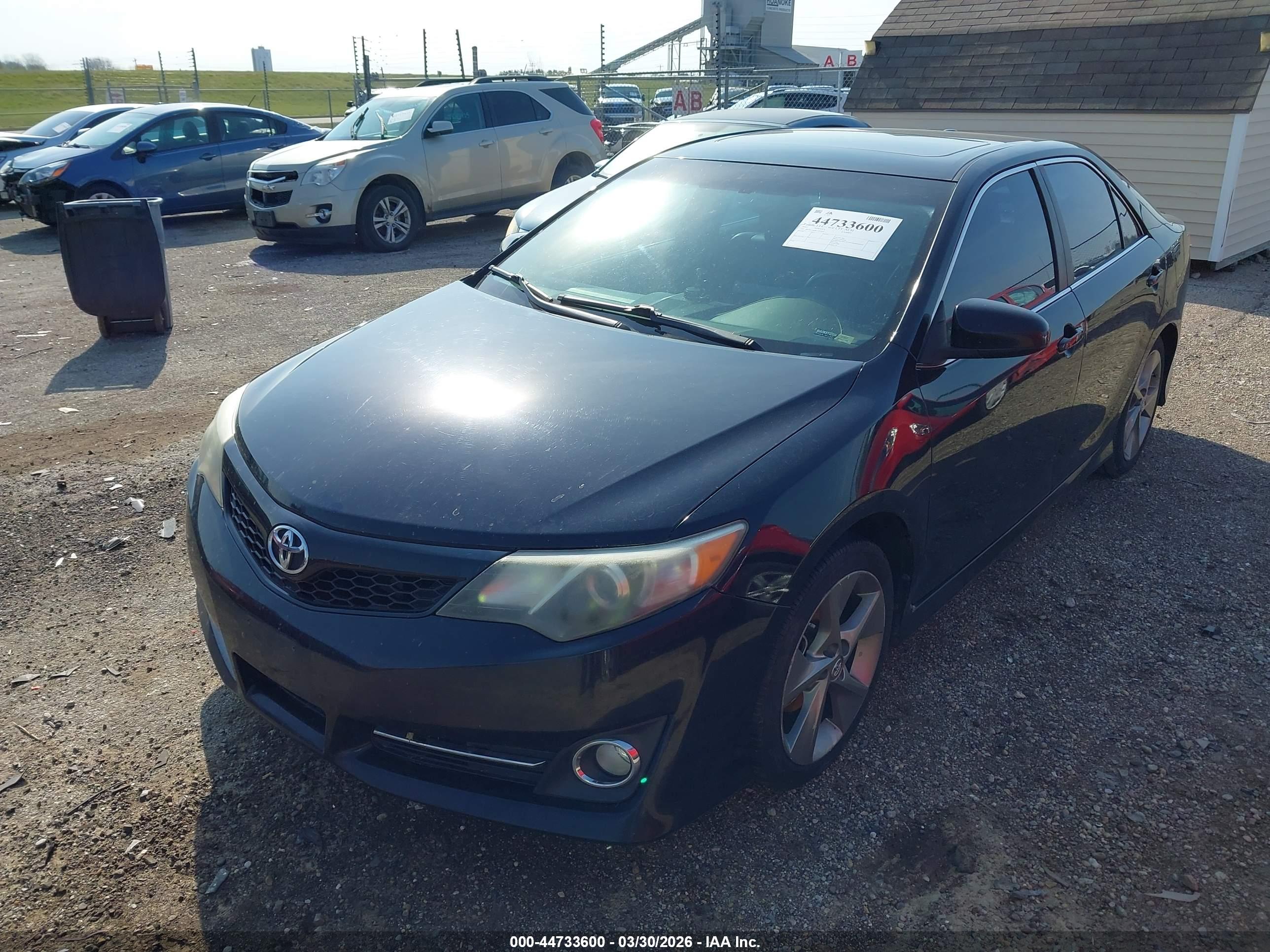 TOYOTA CAMRY image 2