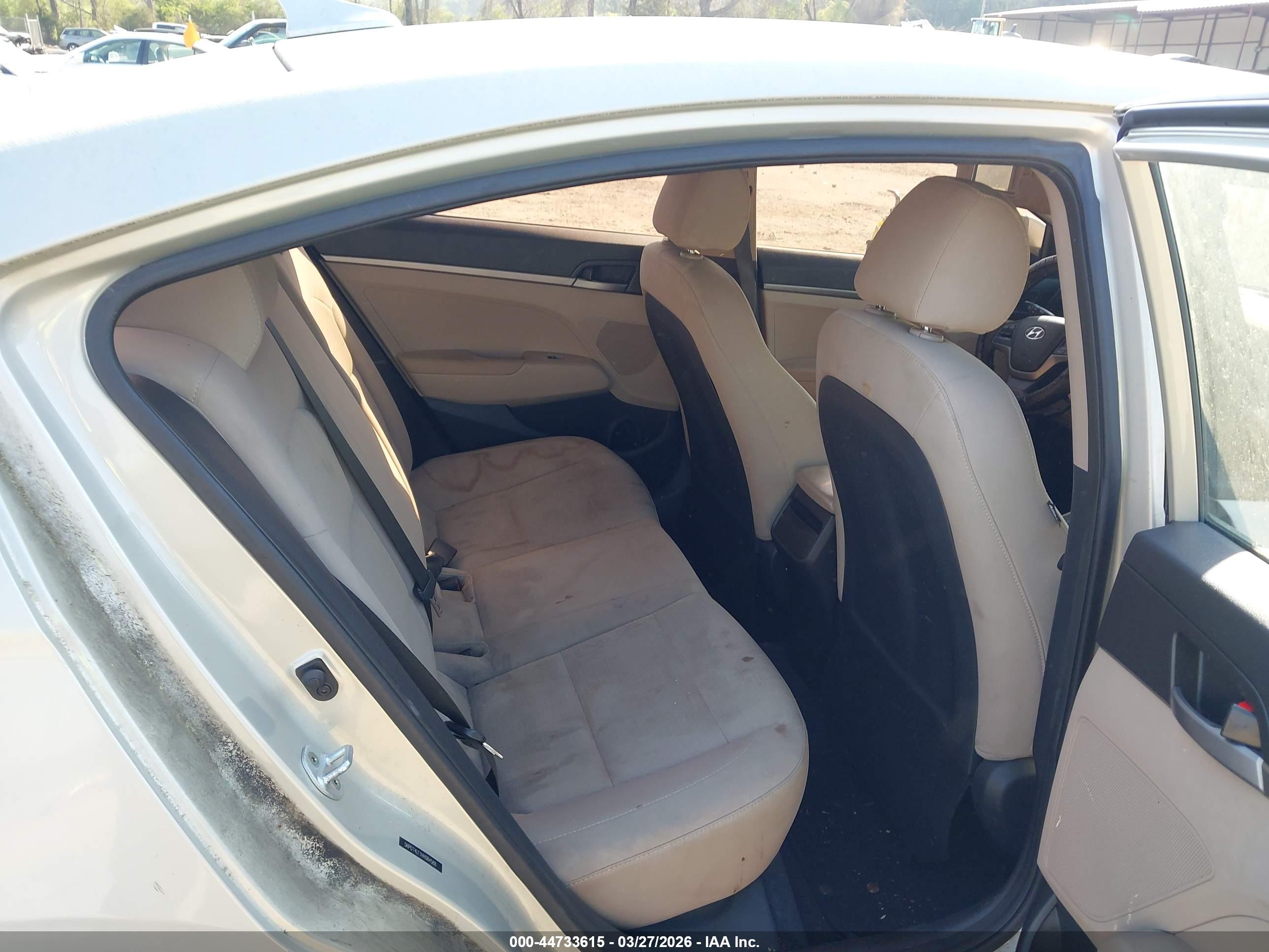 HYUNDAI ELANTRA image 8