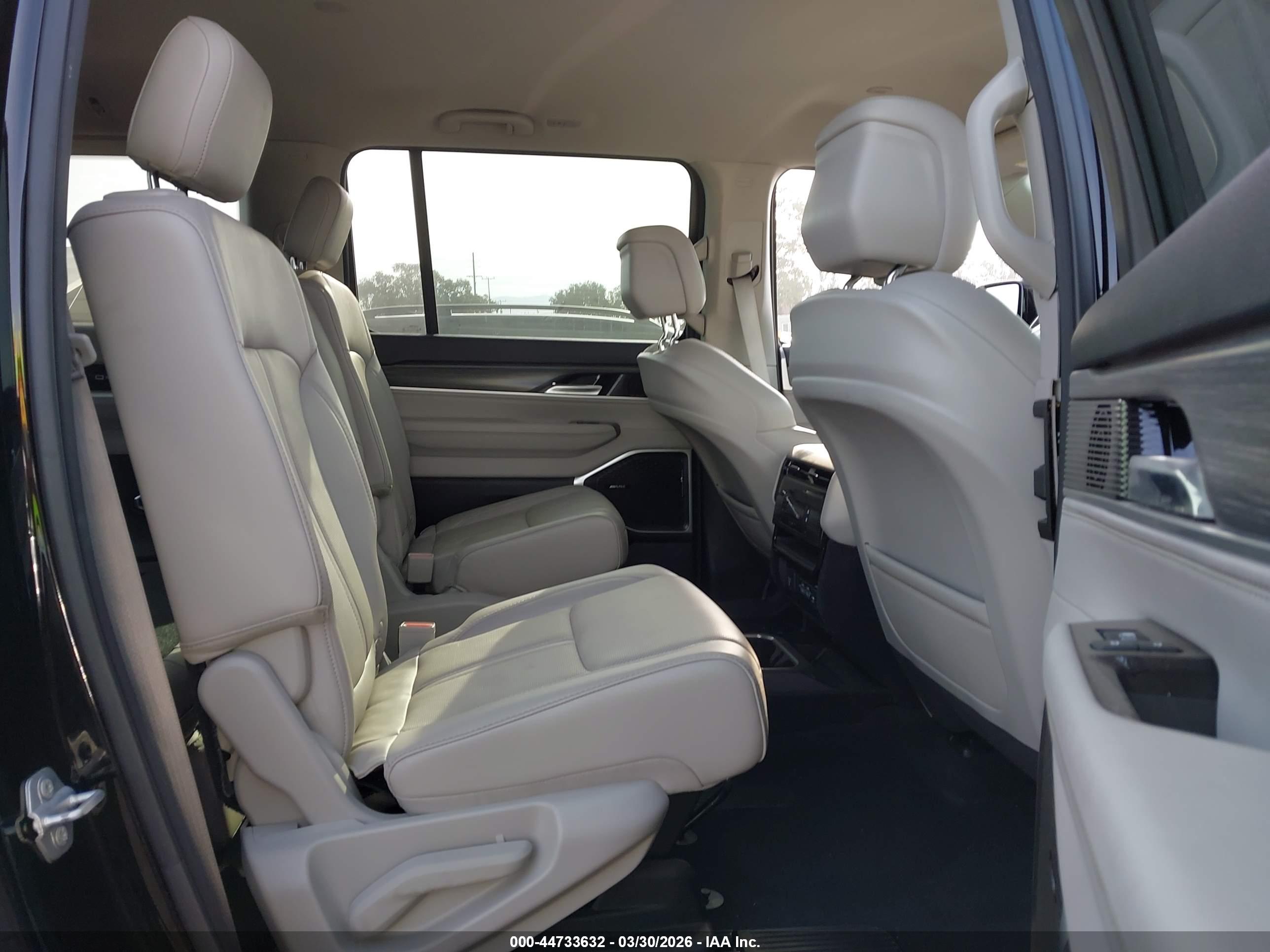 JEEP WAGONEER image 8