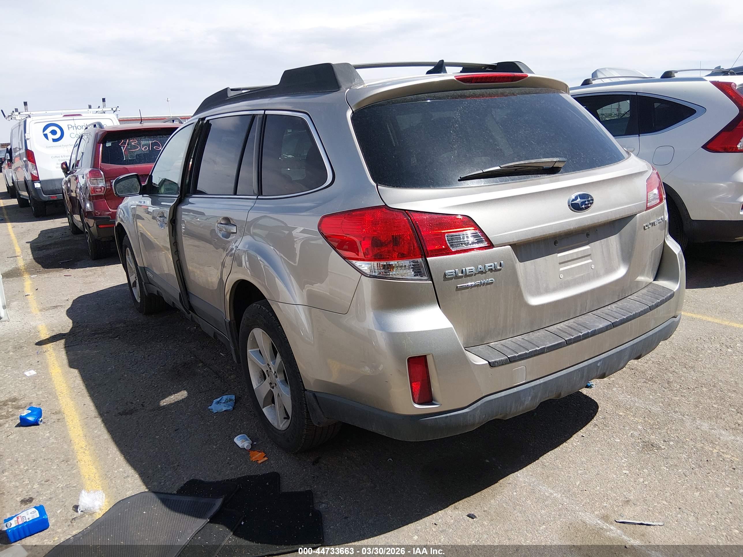SUBARU OUTBACK image 3