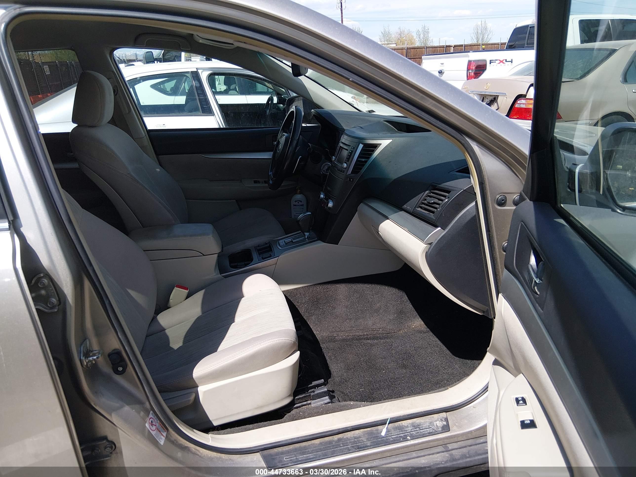SUBARU OUTBACK image 5