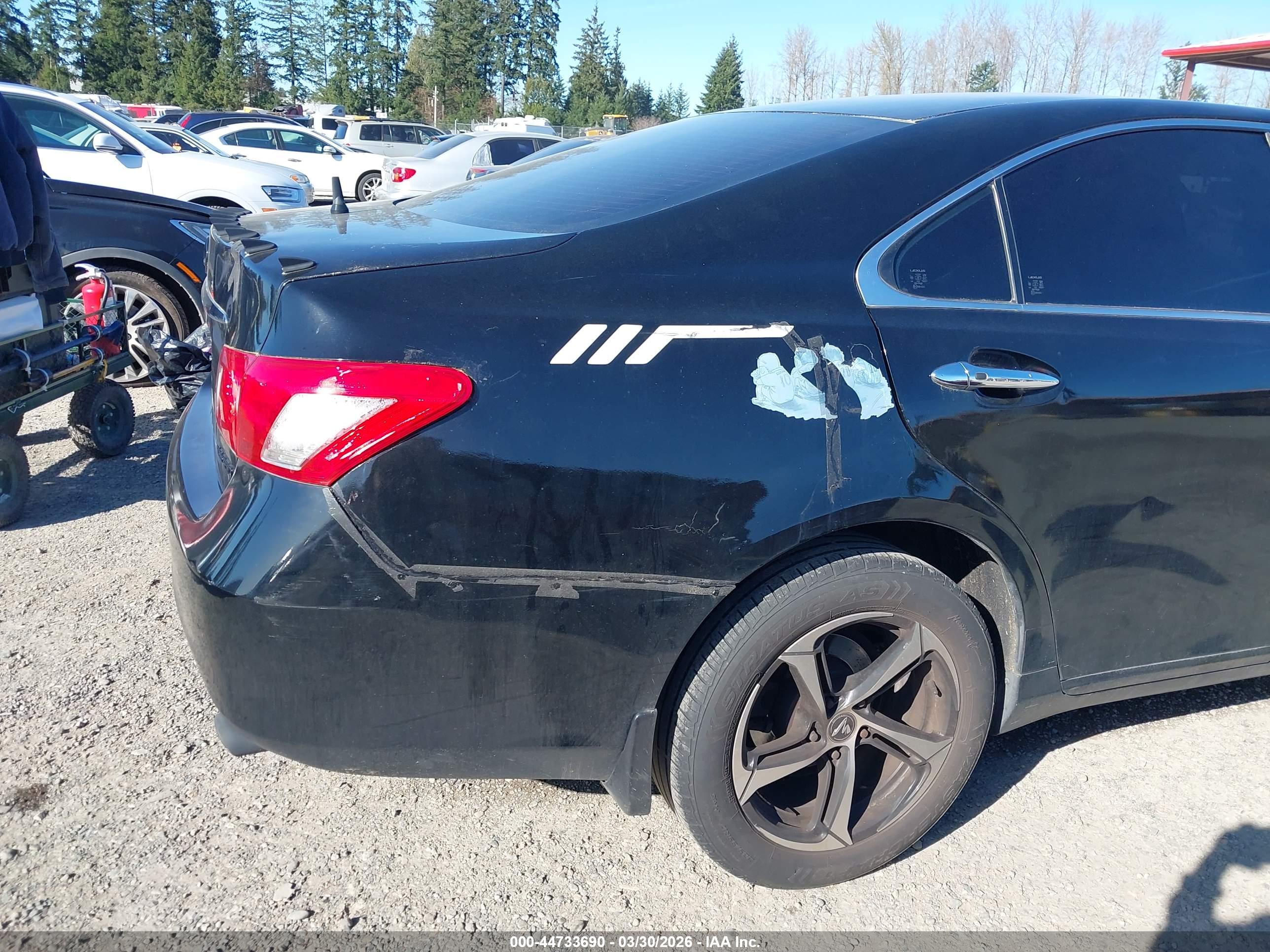 LEXUS ES image 6