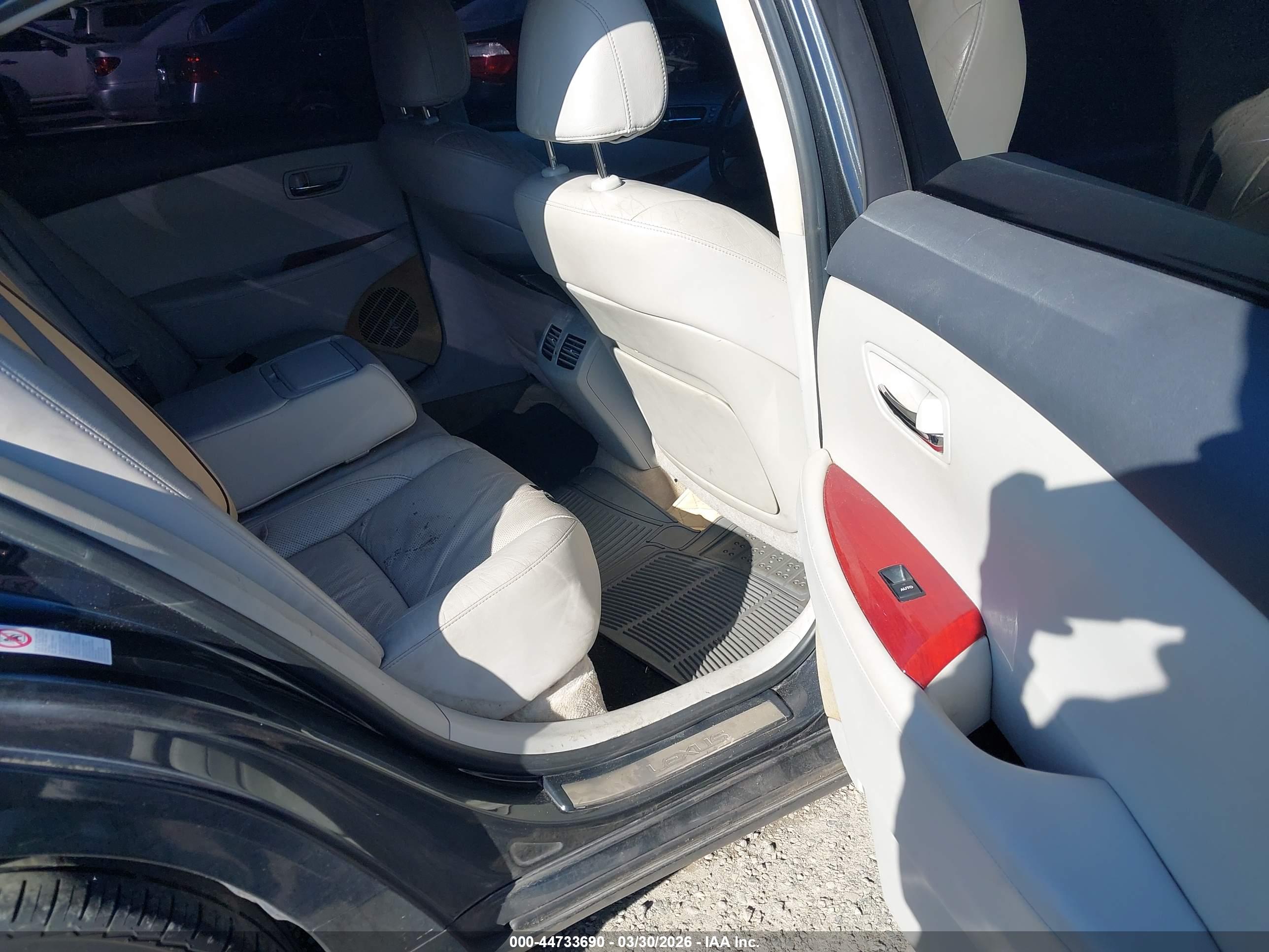 LEXUS ES image 8