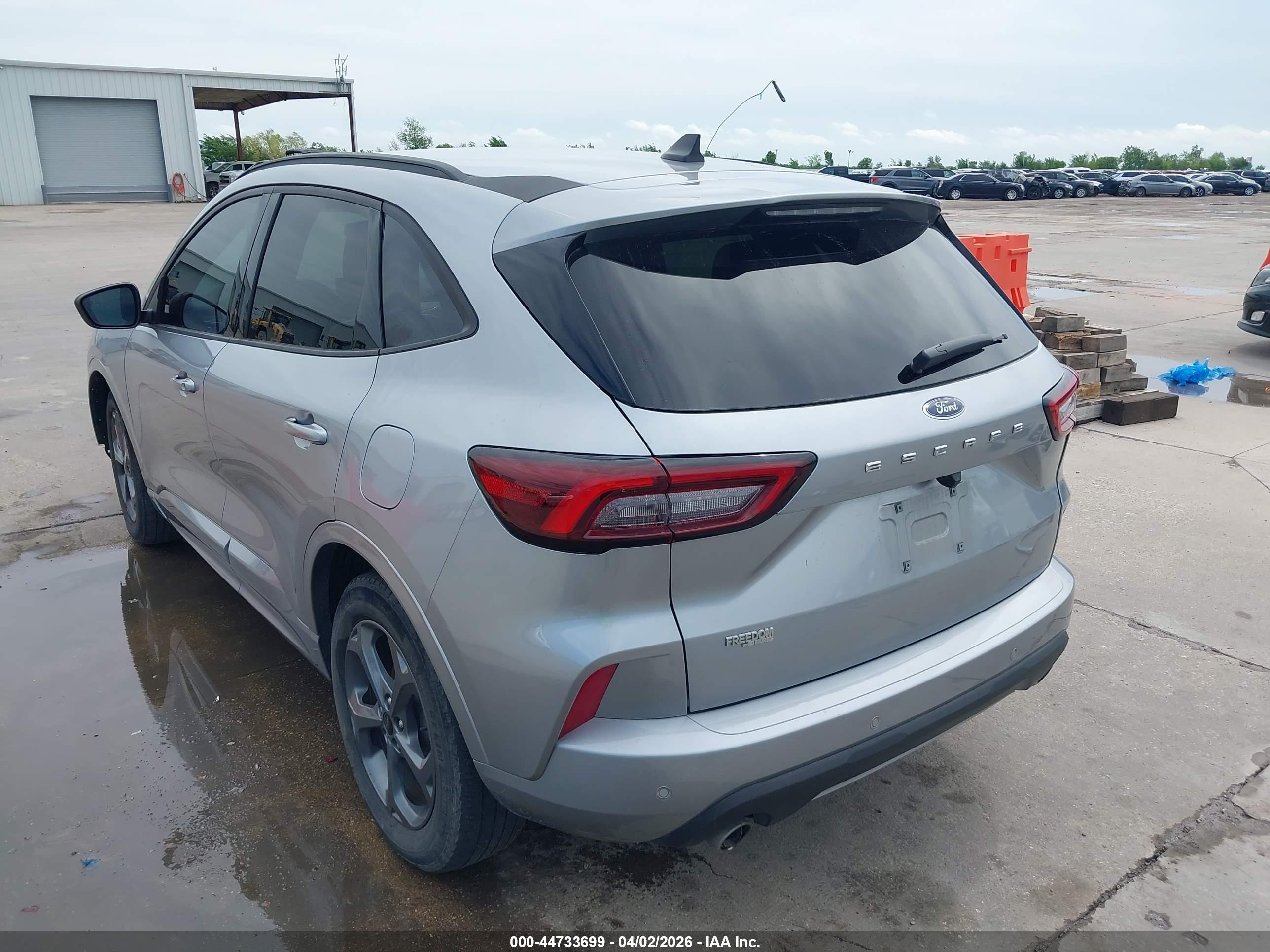 FORD ESCAPE image 3