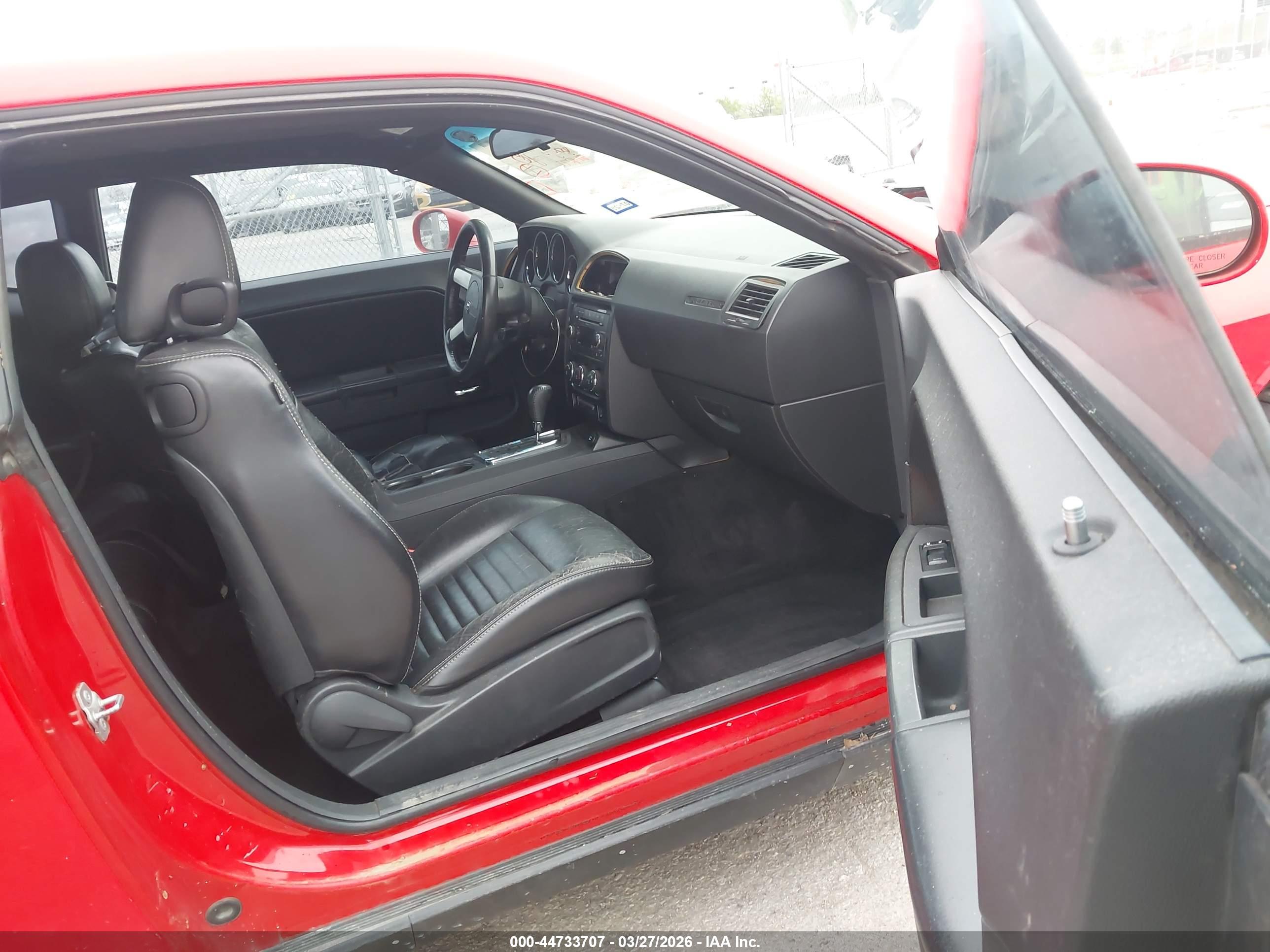 DODGE CHALLENGER image 5