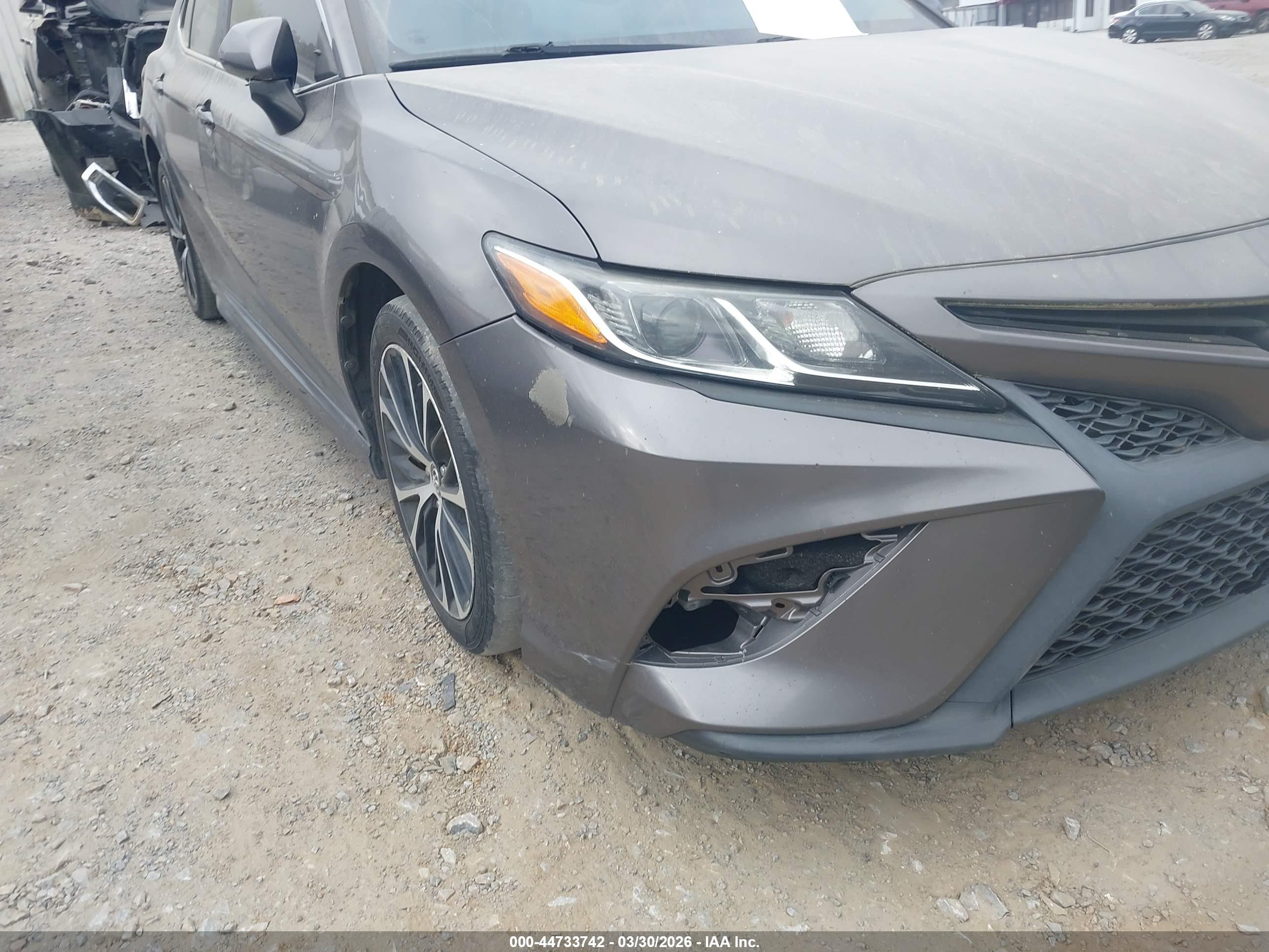 TOYOTA CAMRY image 6
