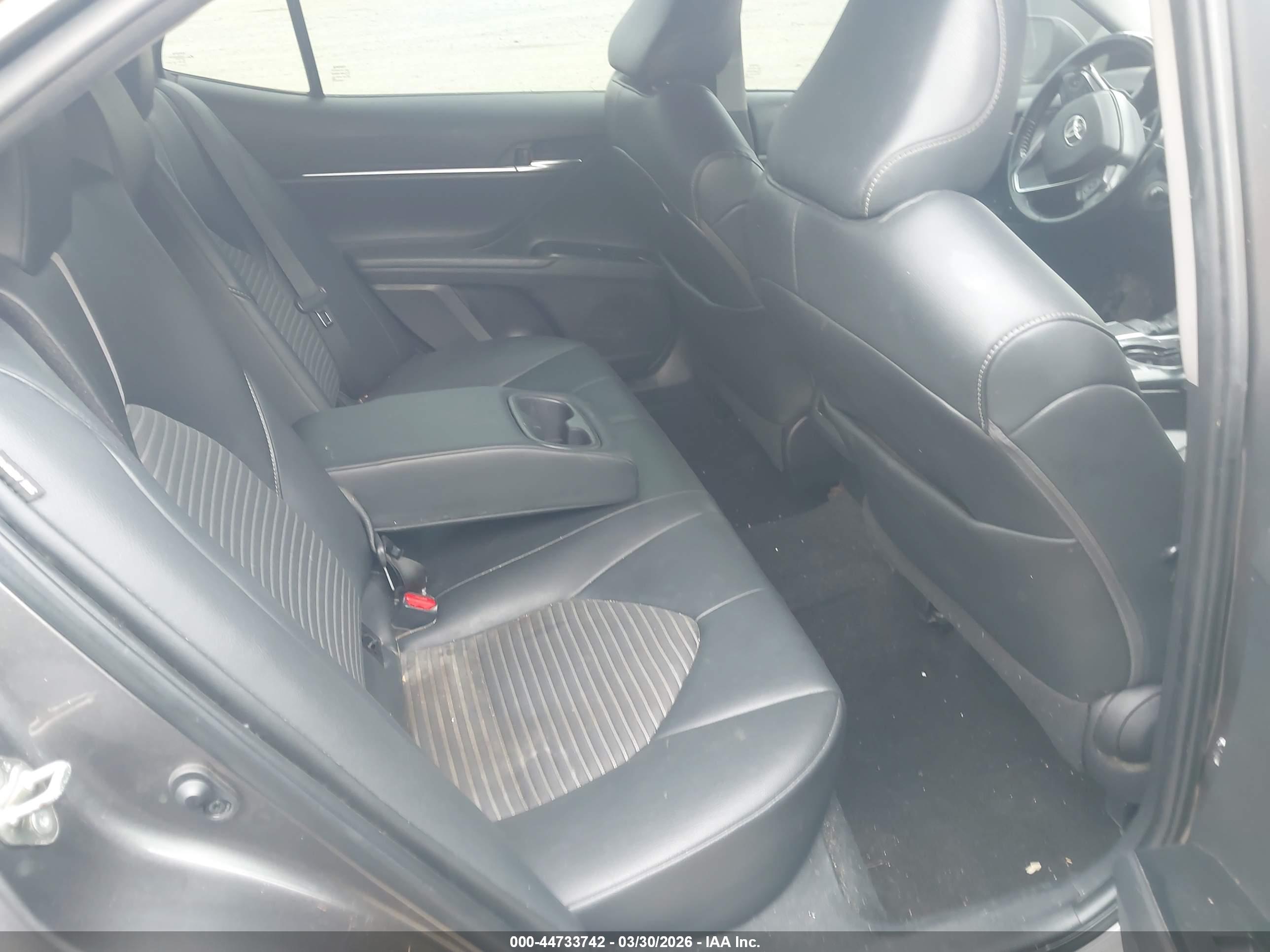 TOYOTA CAMRY image 8