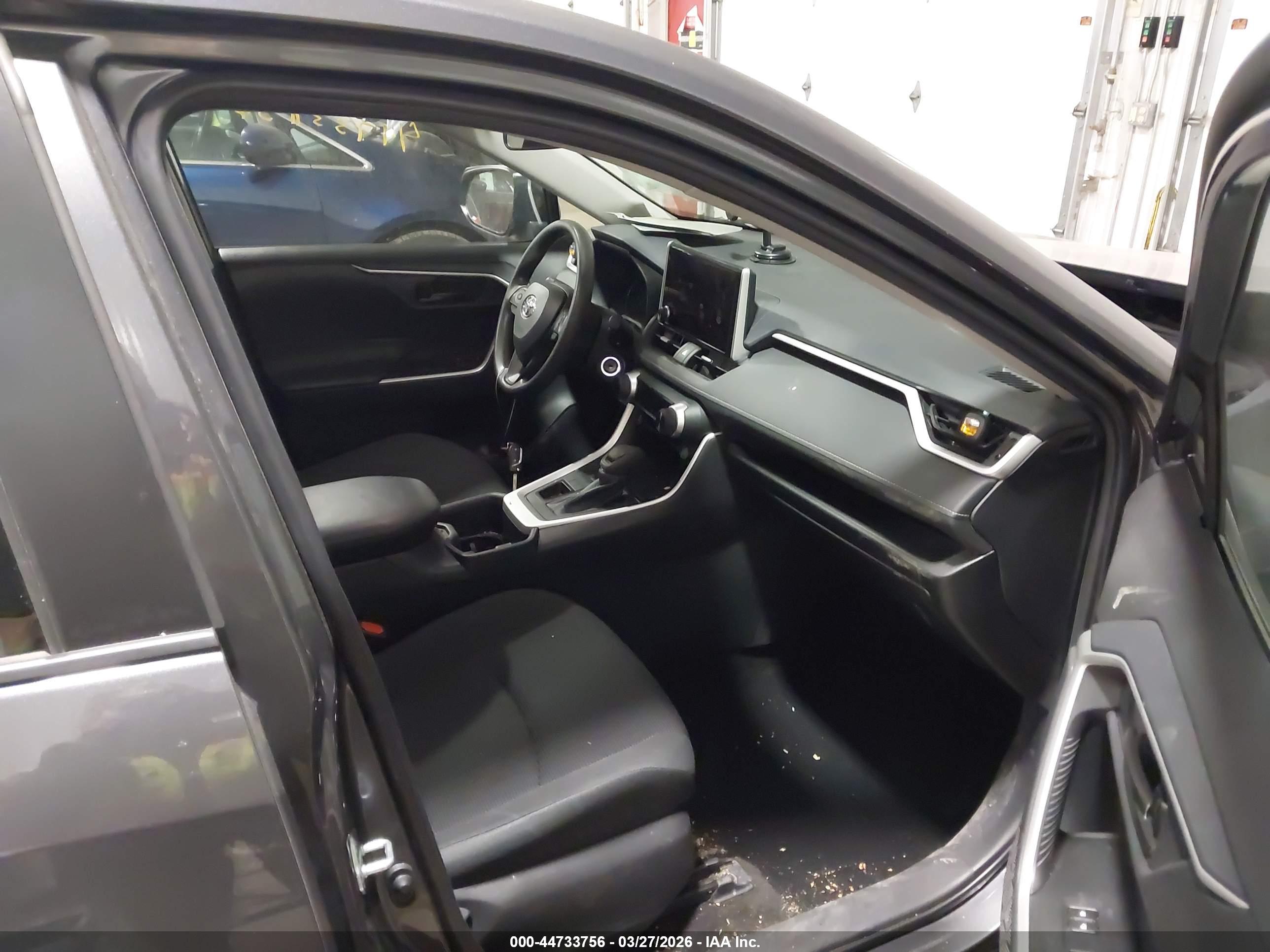 TOYOTA RAV4 image 5