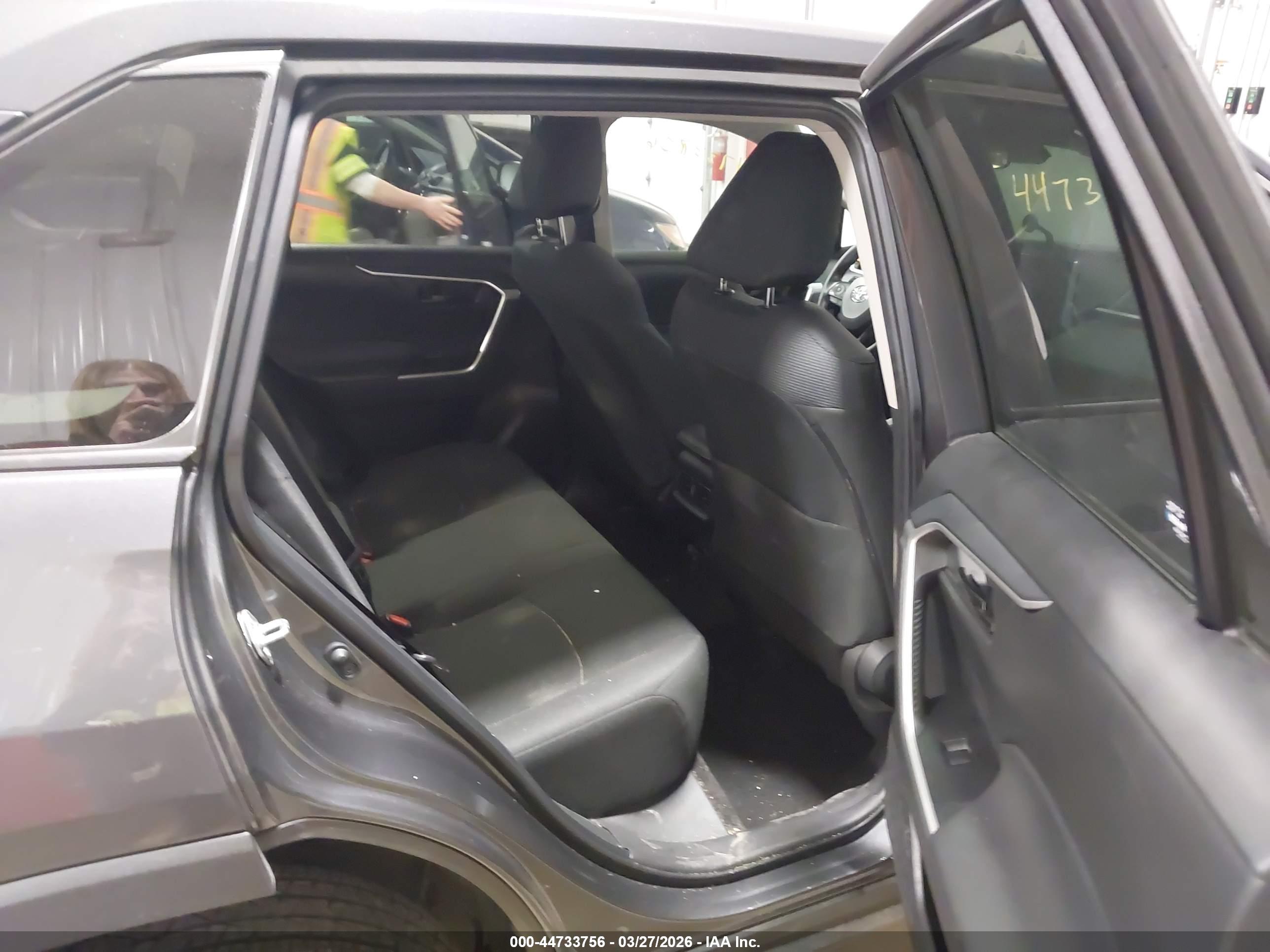 TOYOTA RAV4 image 8