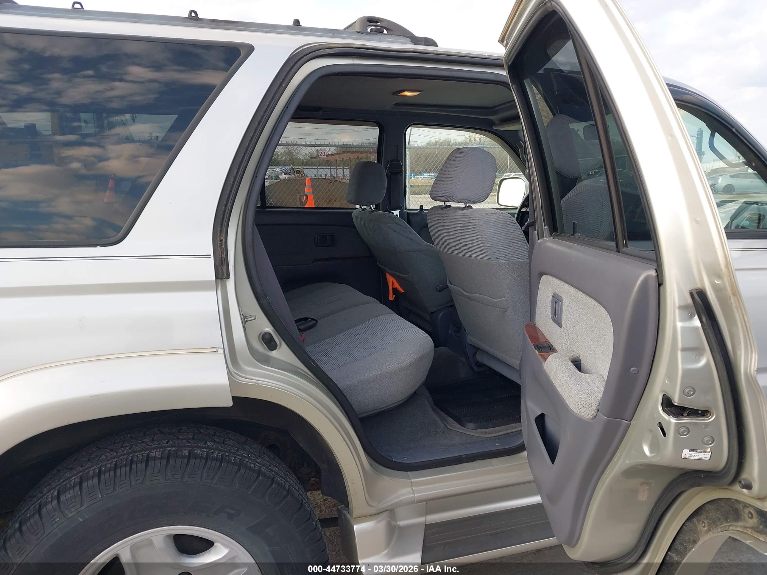 TOYOTA 4RUNNER image 8