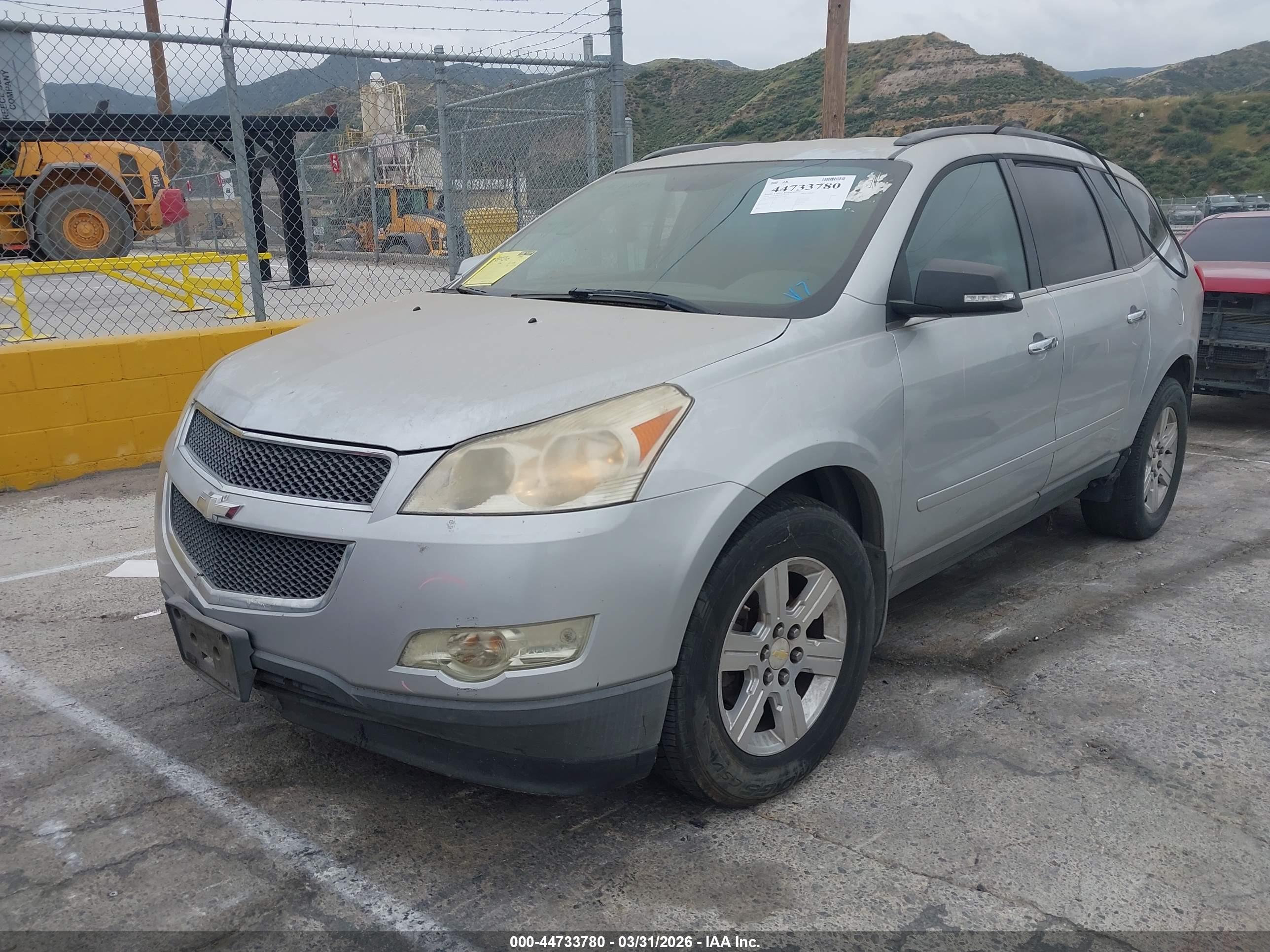 CHEVROLET TRAVERSE image 2