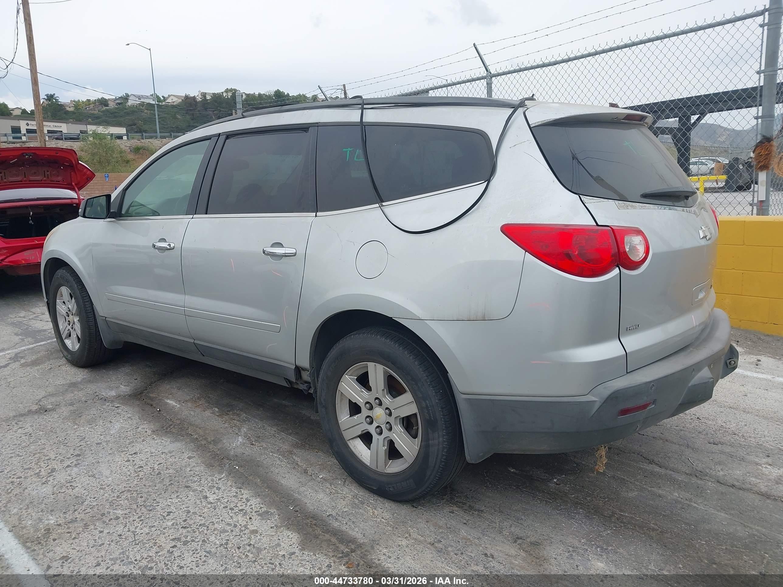 CHEVROLET TRAVERSE image 3