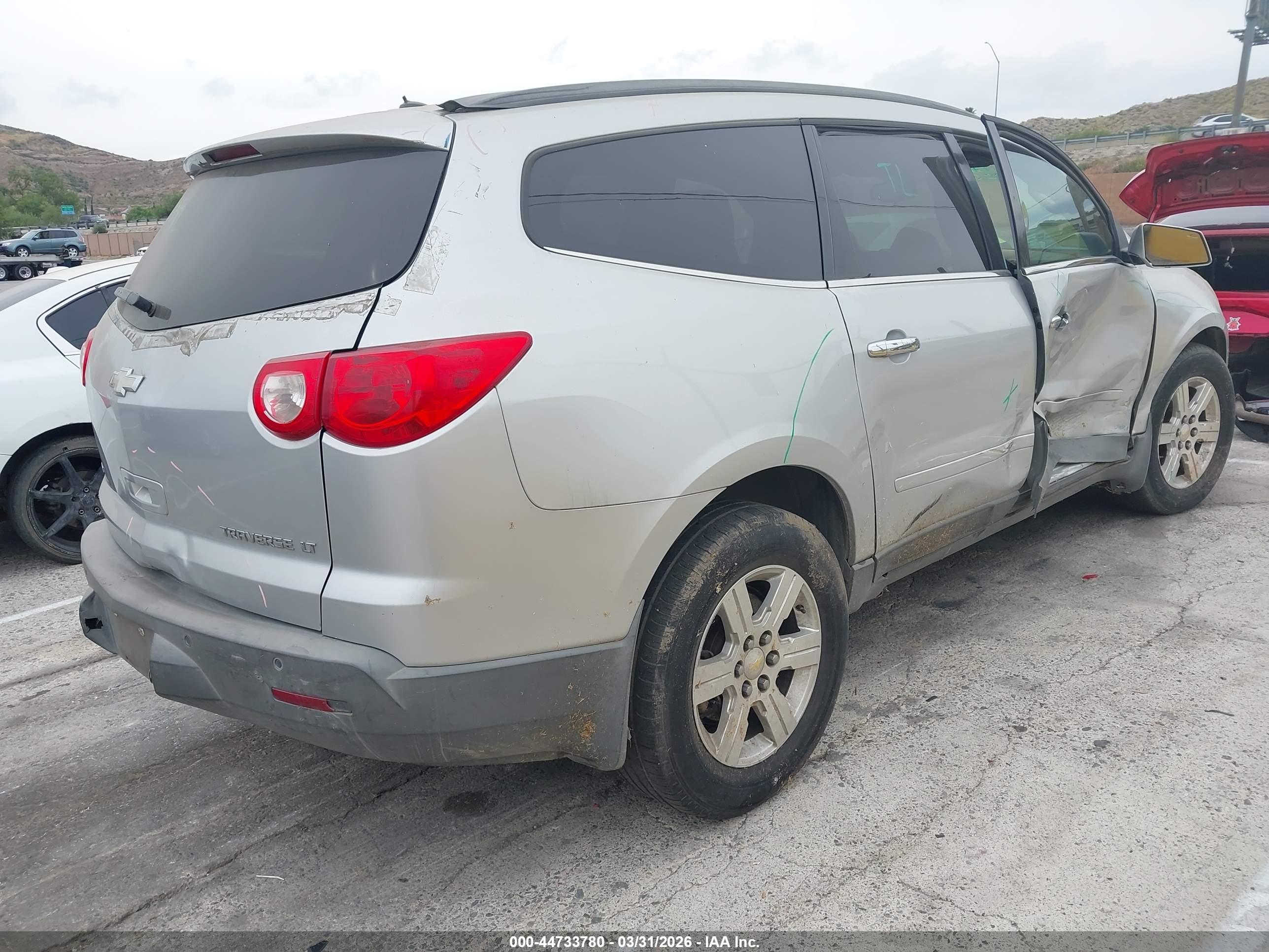 CHEVROLET TRAVERSE image 4