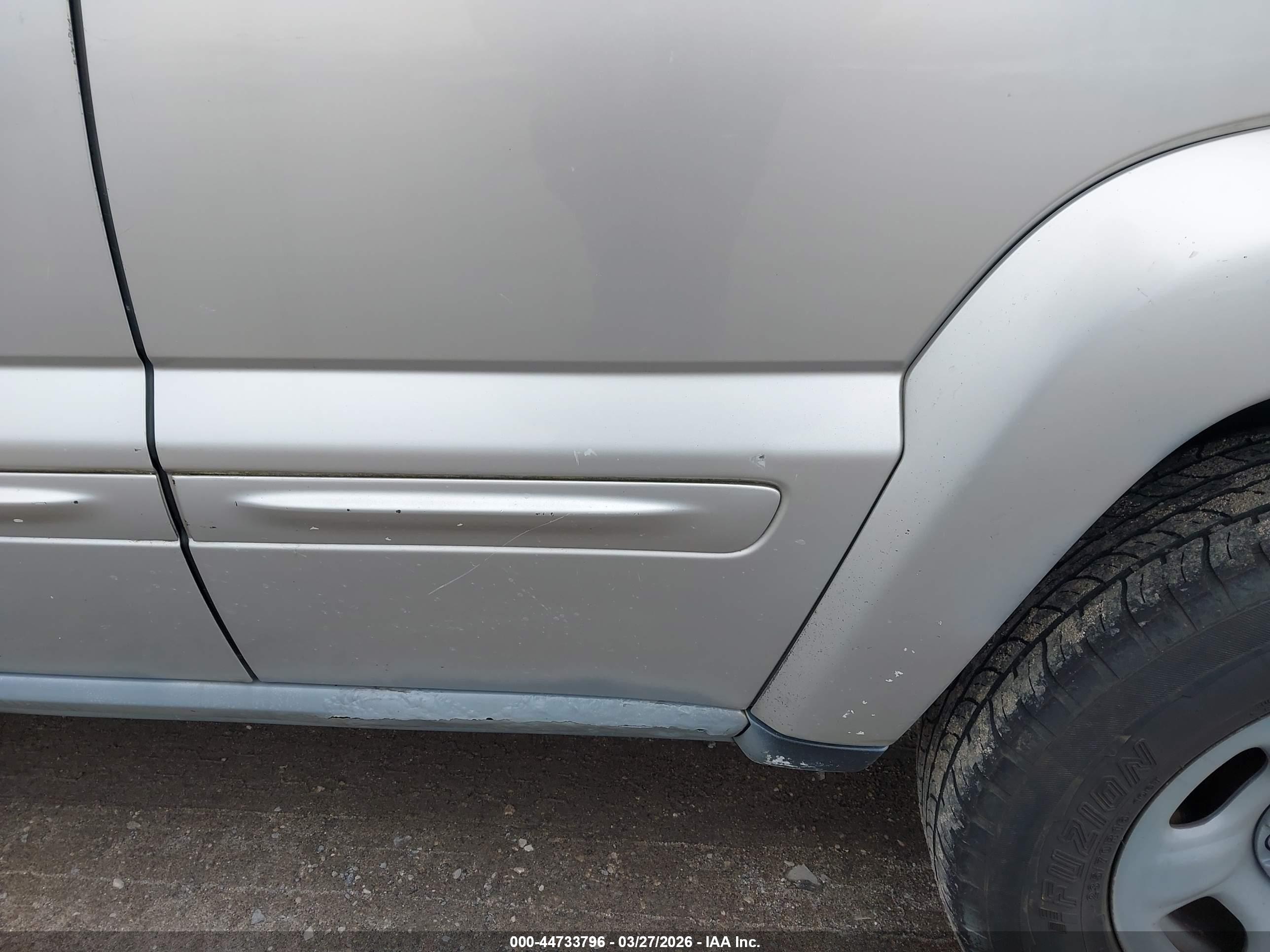 JEEP LIBERTY image 6