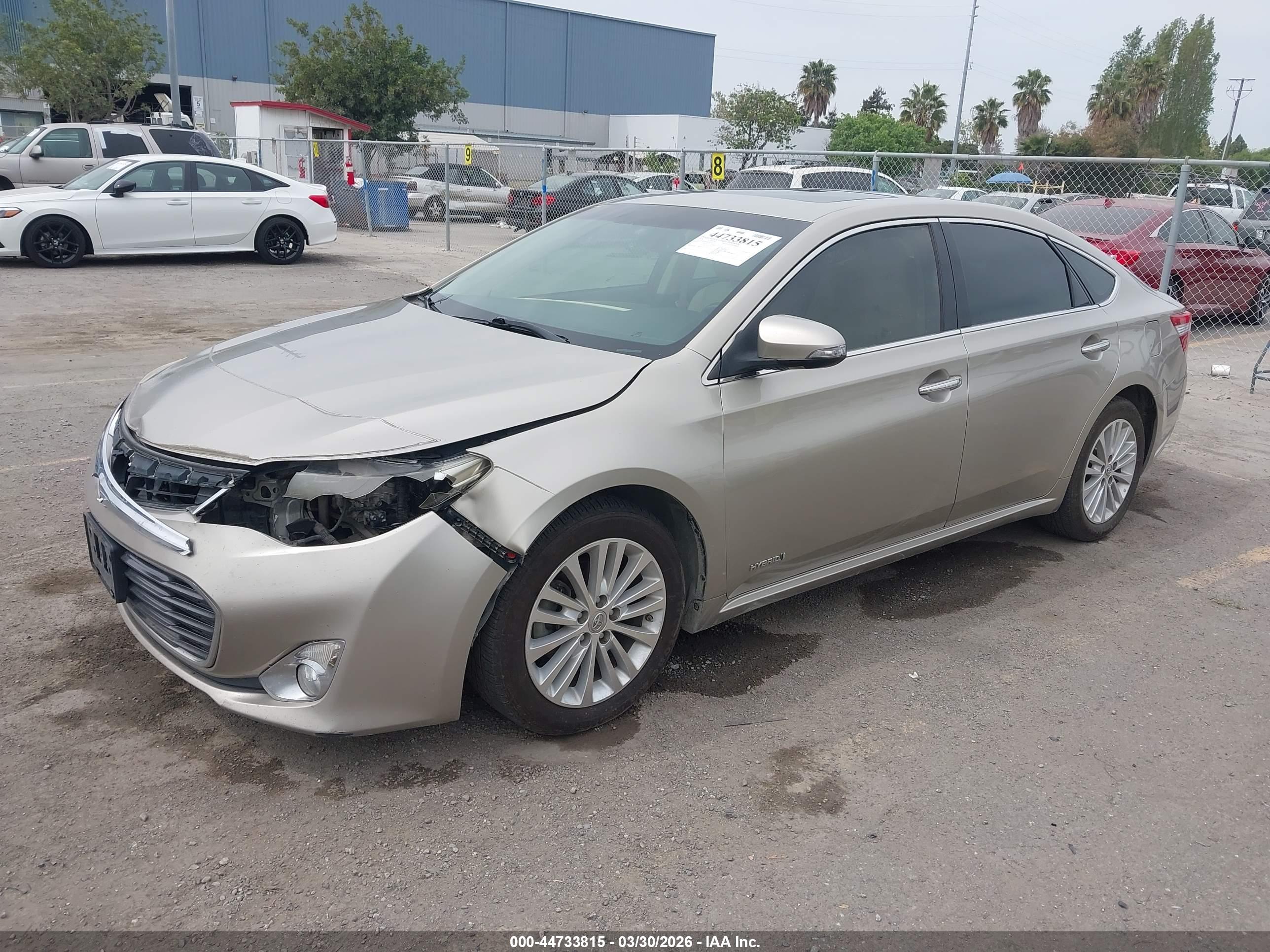 TOYOTA AVALON image 2