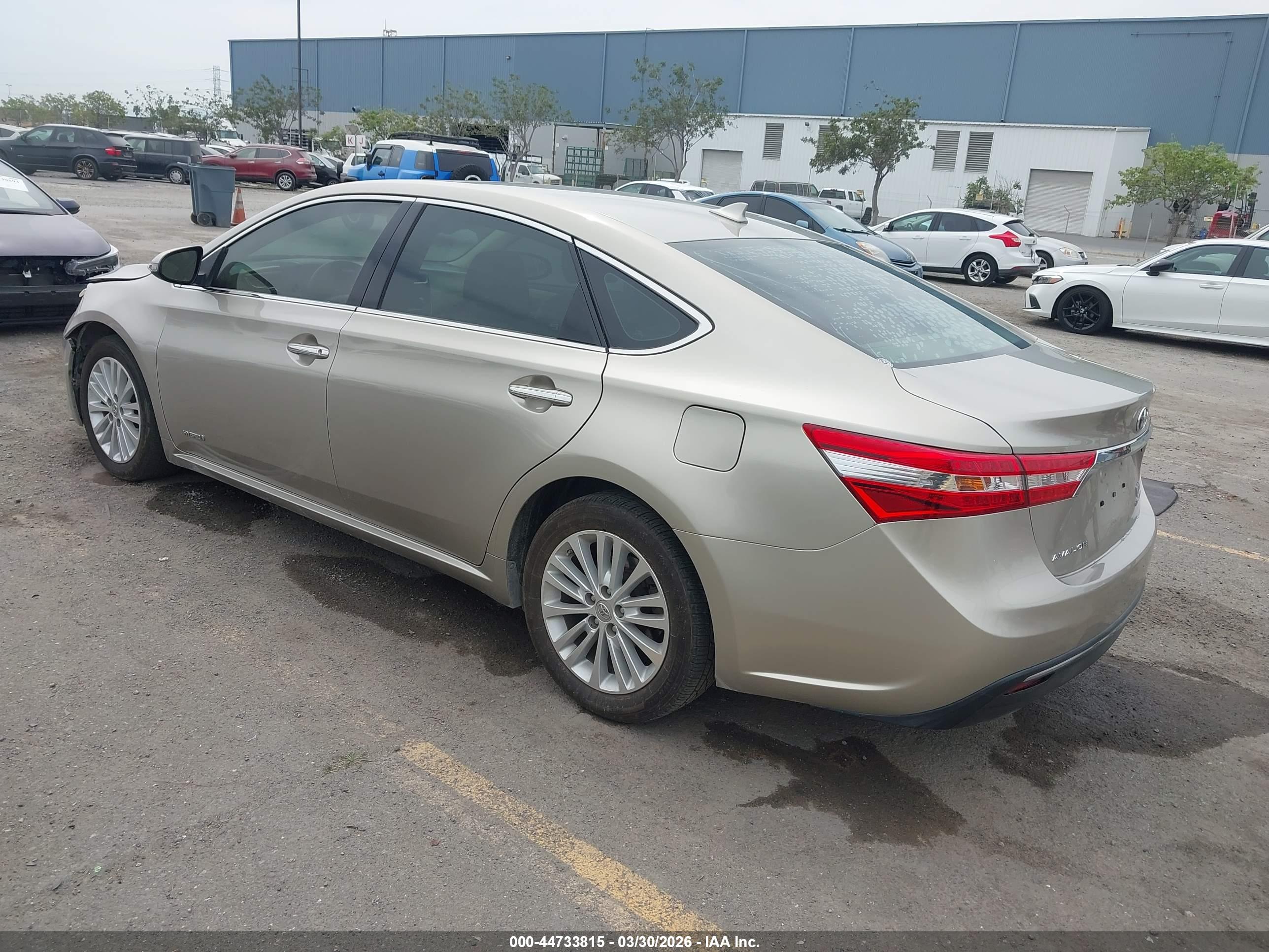 TOYOTA AVALON image 3