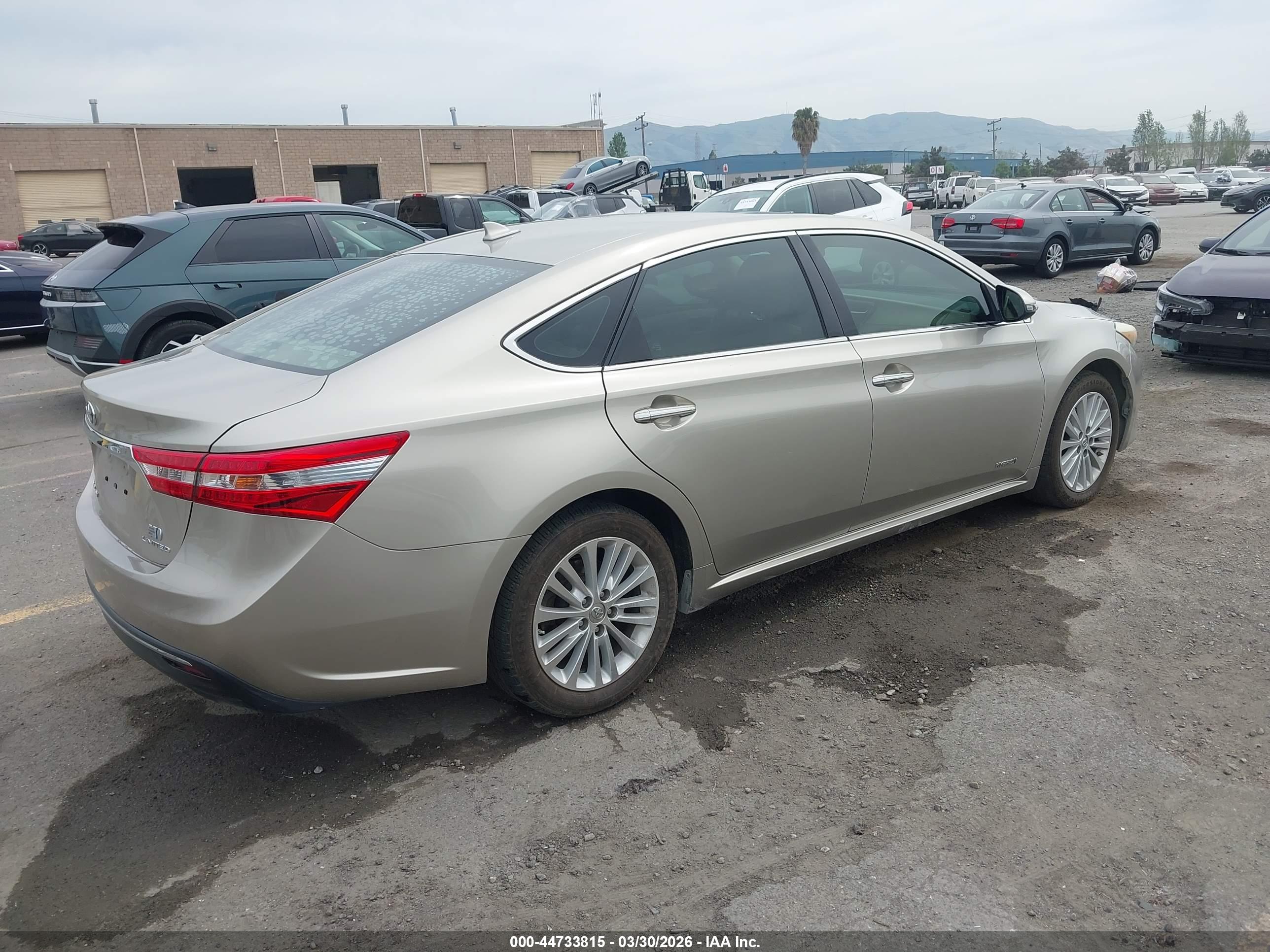 TOYOTA AVALON image 4