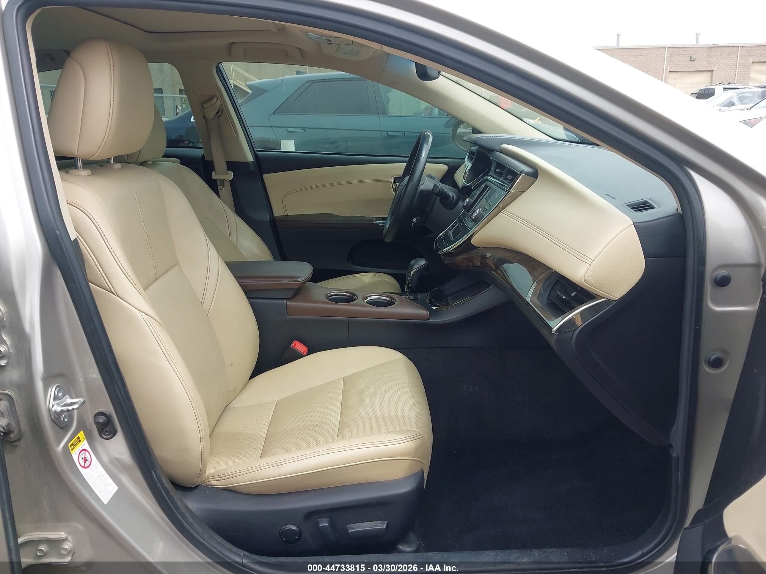 TOYOTA AVALON image 5