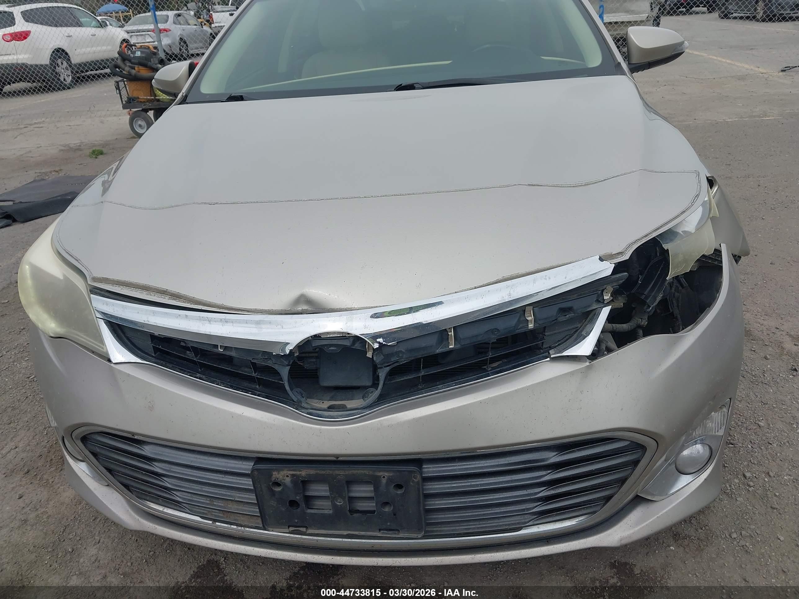 TOYOTA AVALON image 6