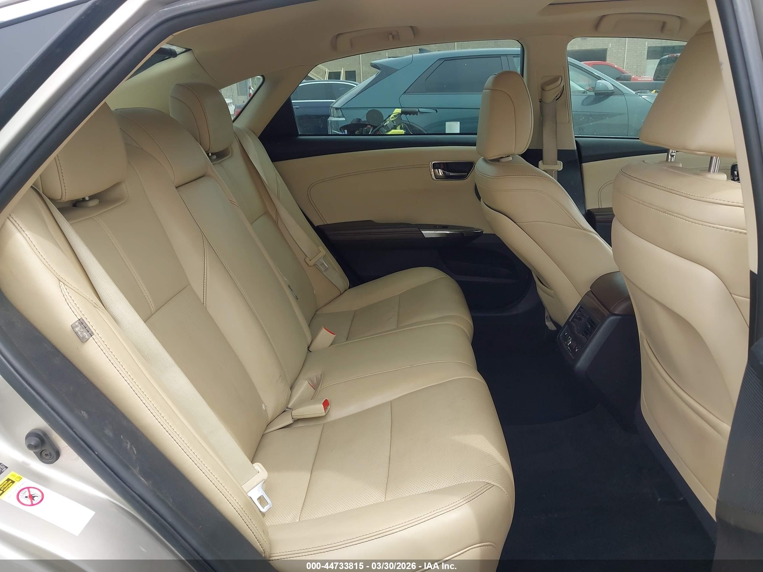 TOYOTA AVALON image 8