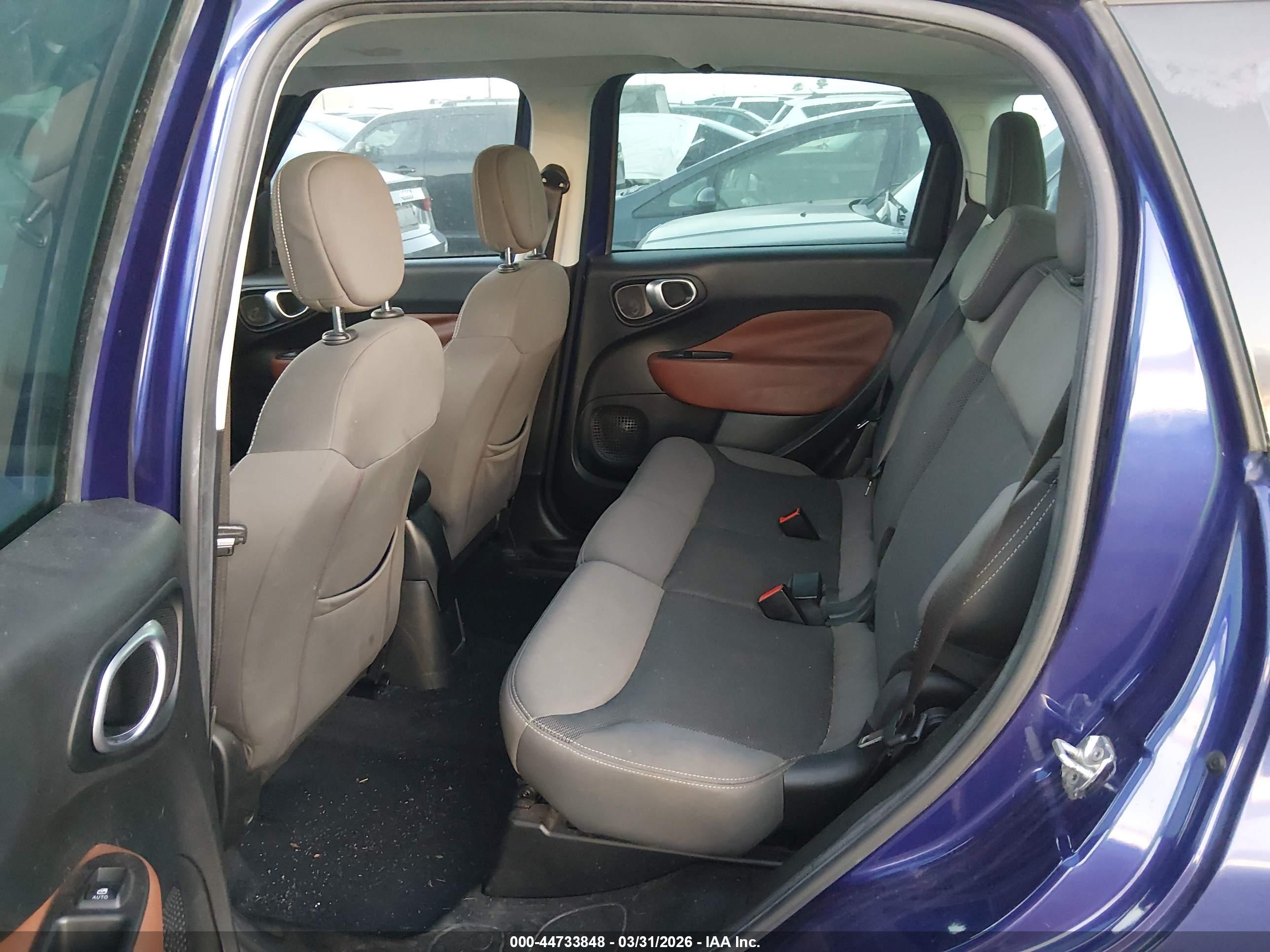 FIAT 500L image 8