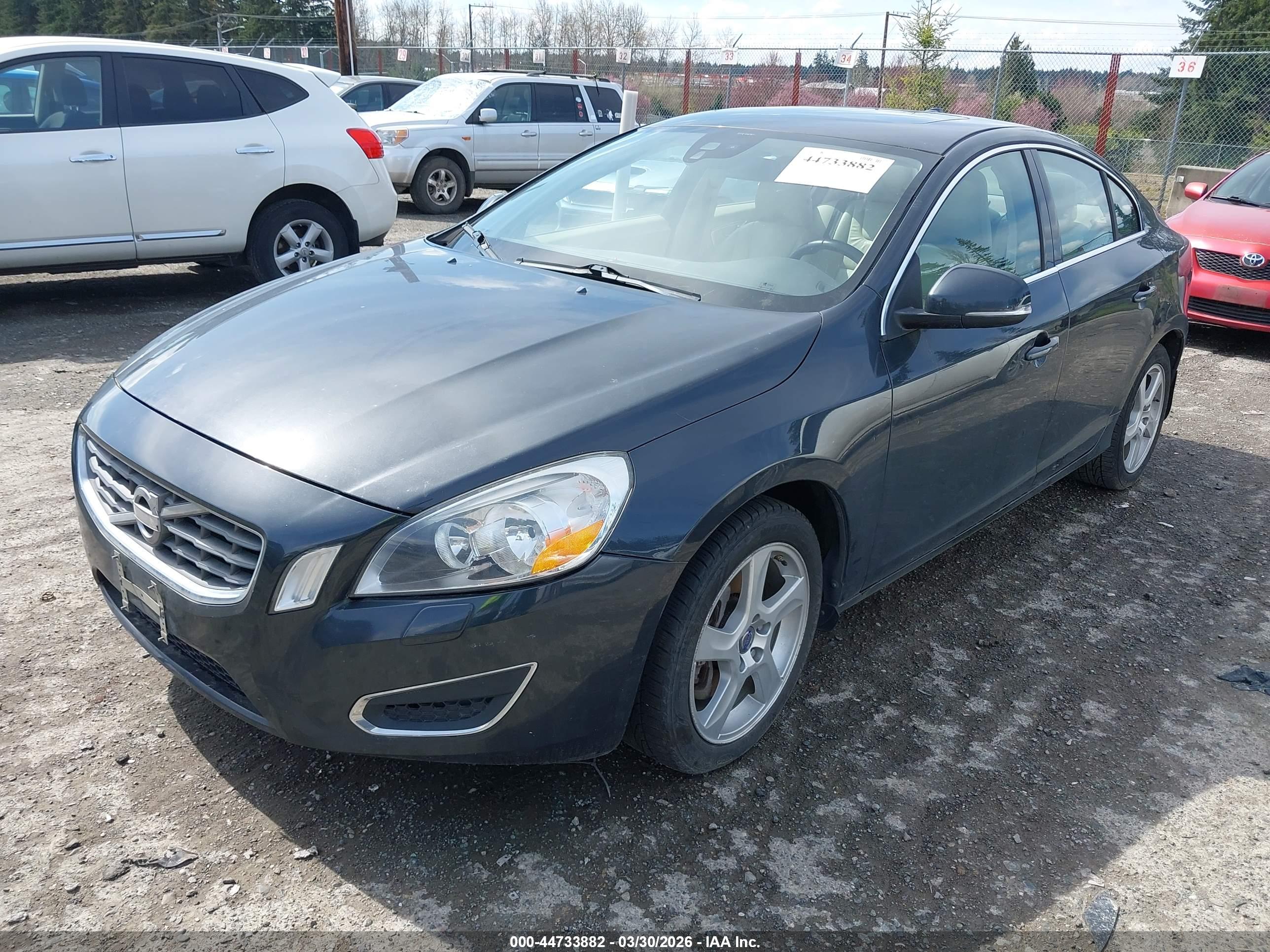 VOLVO S60 image 2