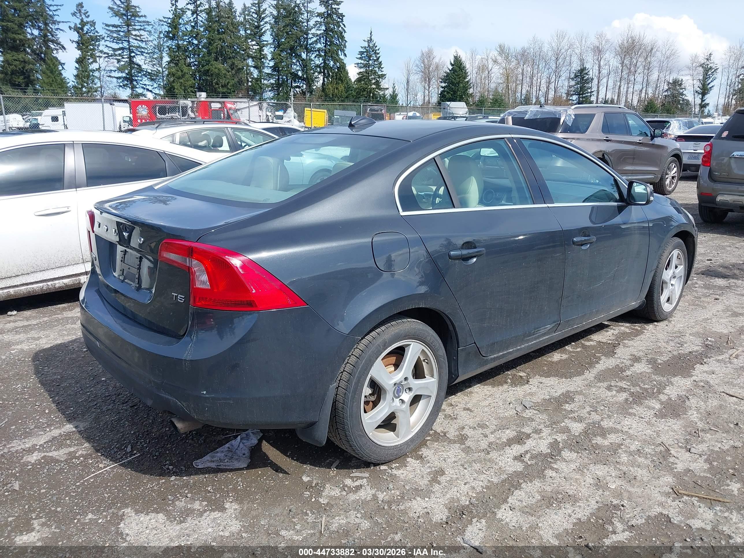 VOLVO S60 image 4