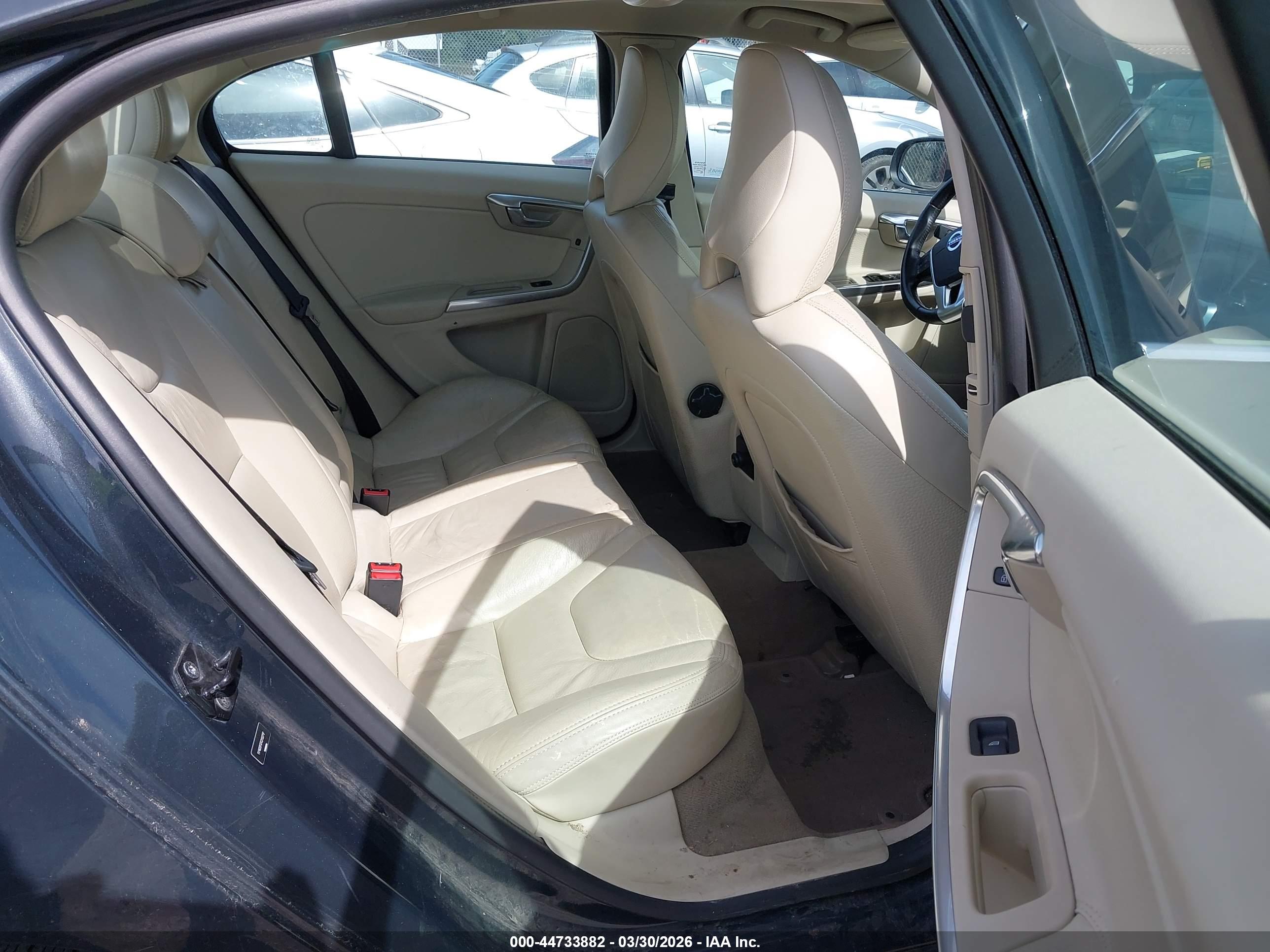 VOLVO S60 image 8