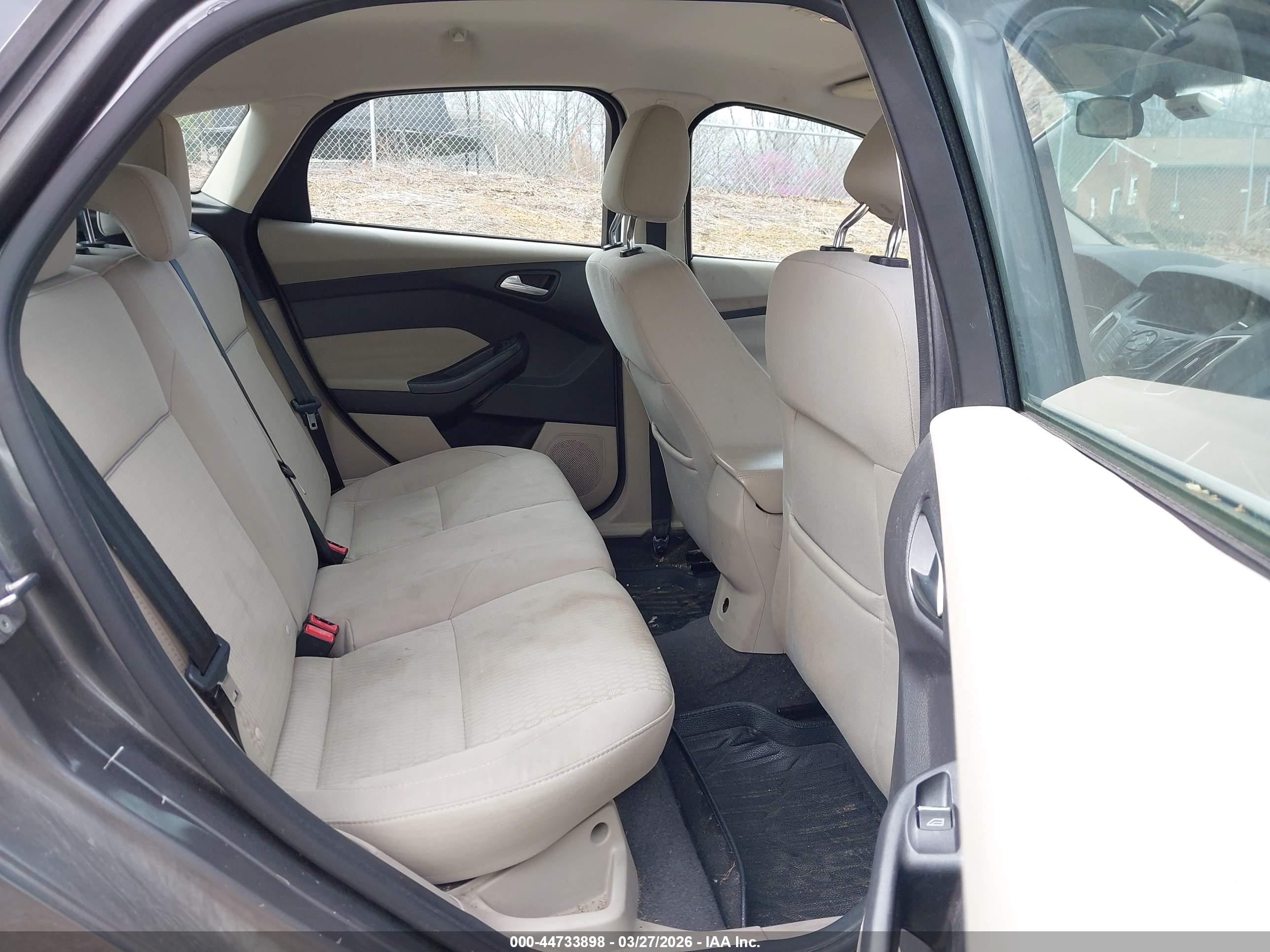 FORD FOCUS image 8