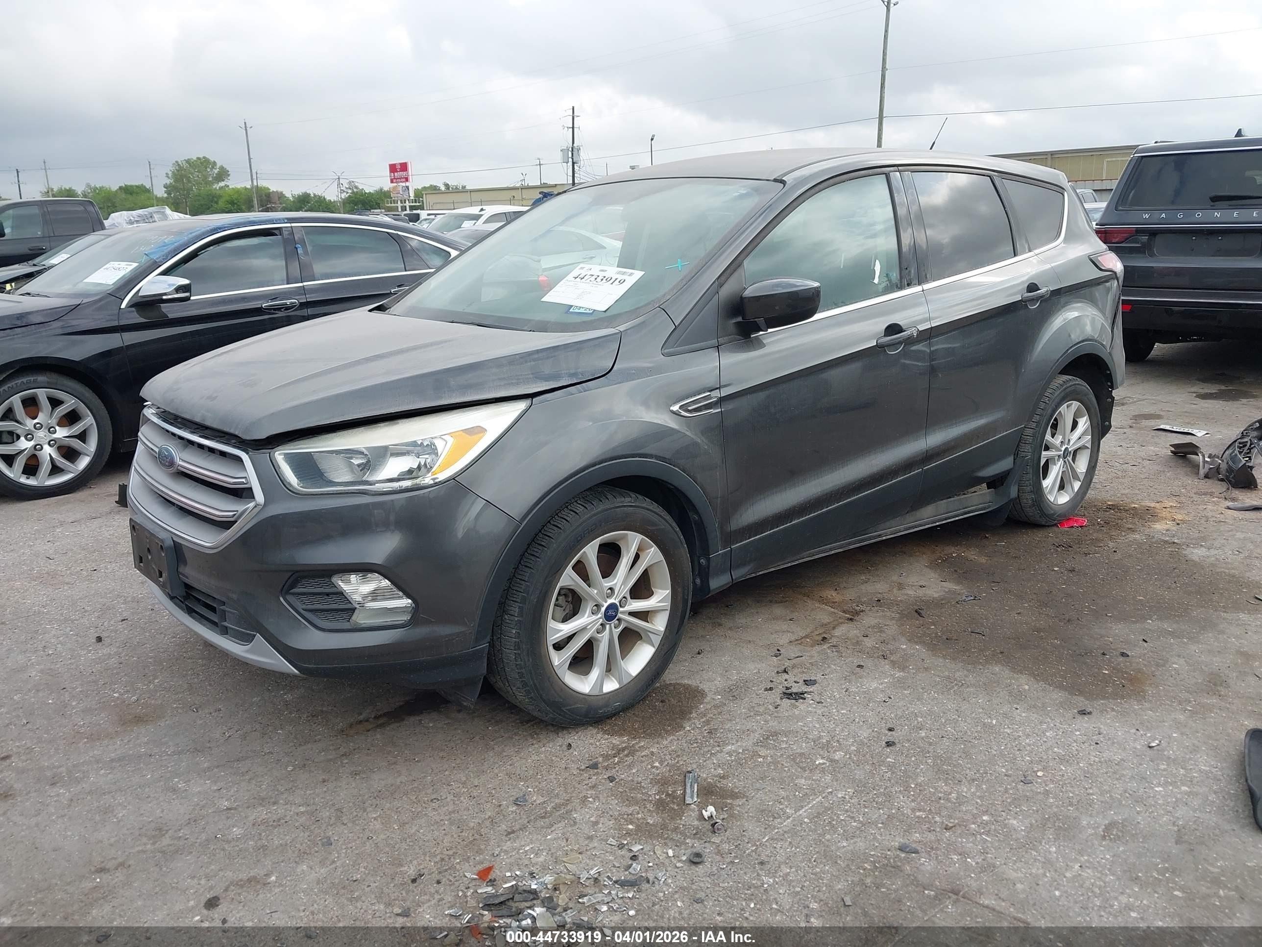 FORD ESCAPE image 2