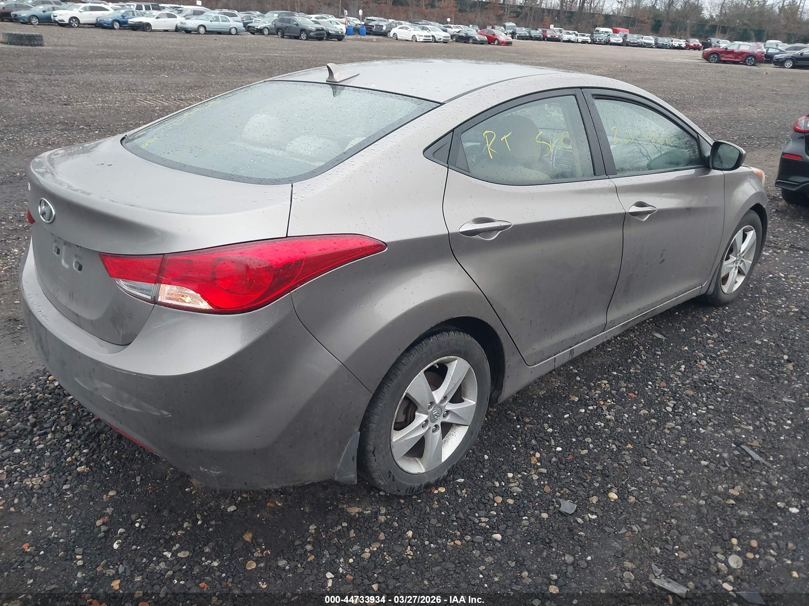 HYUNDAI ELANTRA image 4