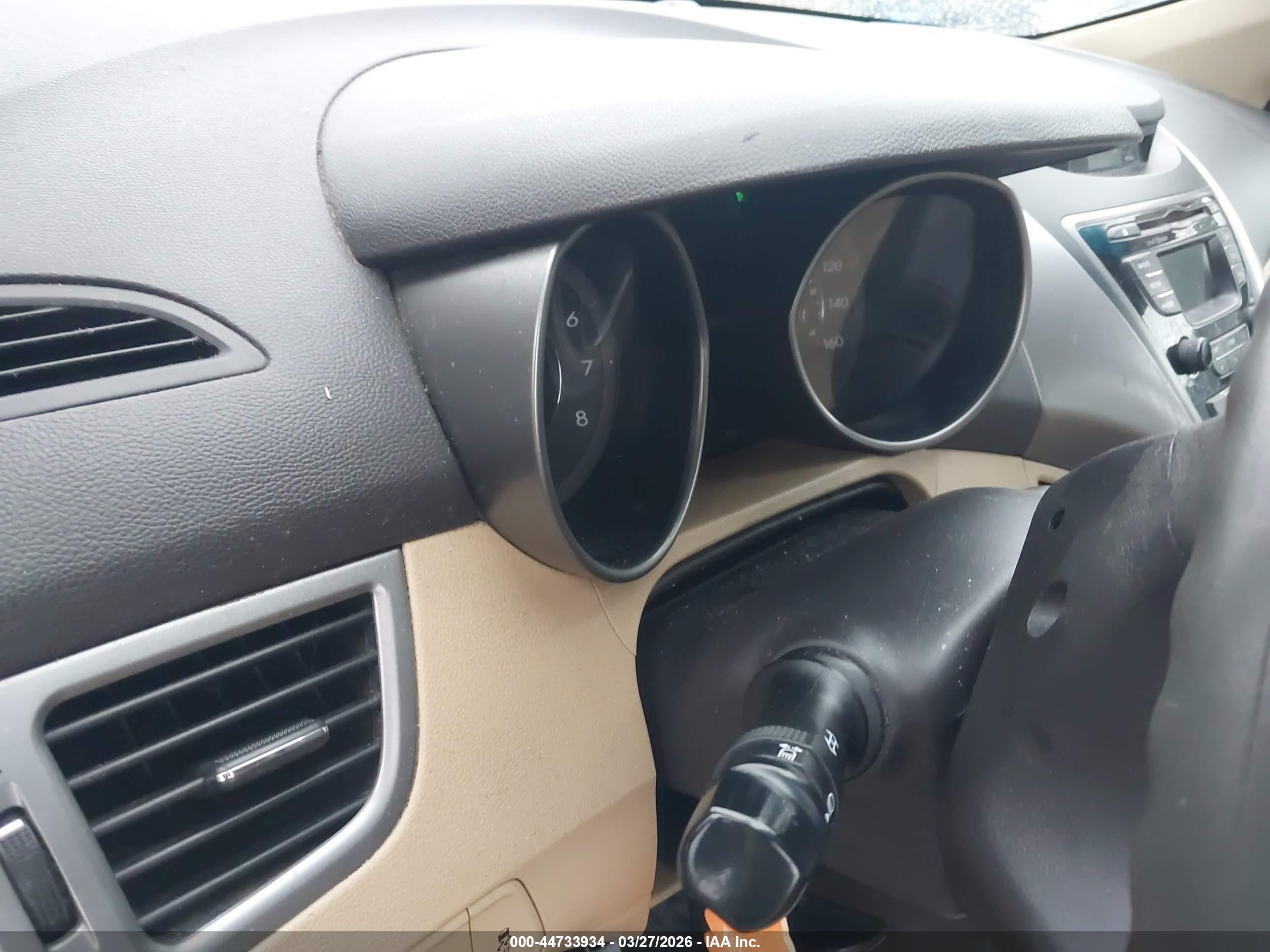 HYUNDAI ELANTRA image 7