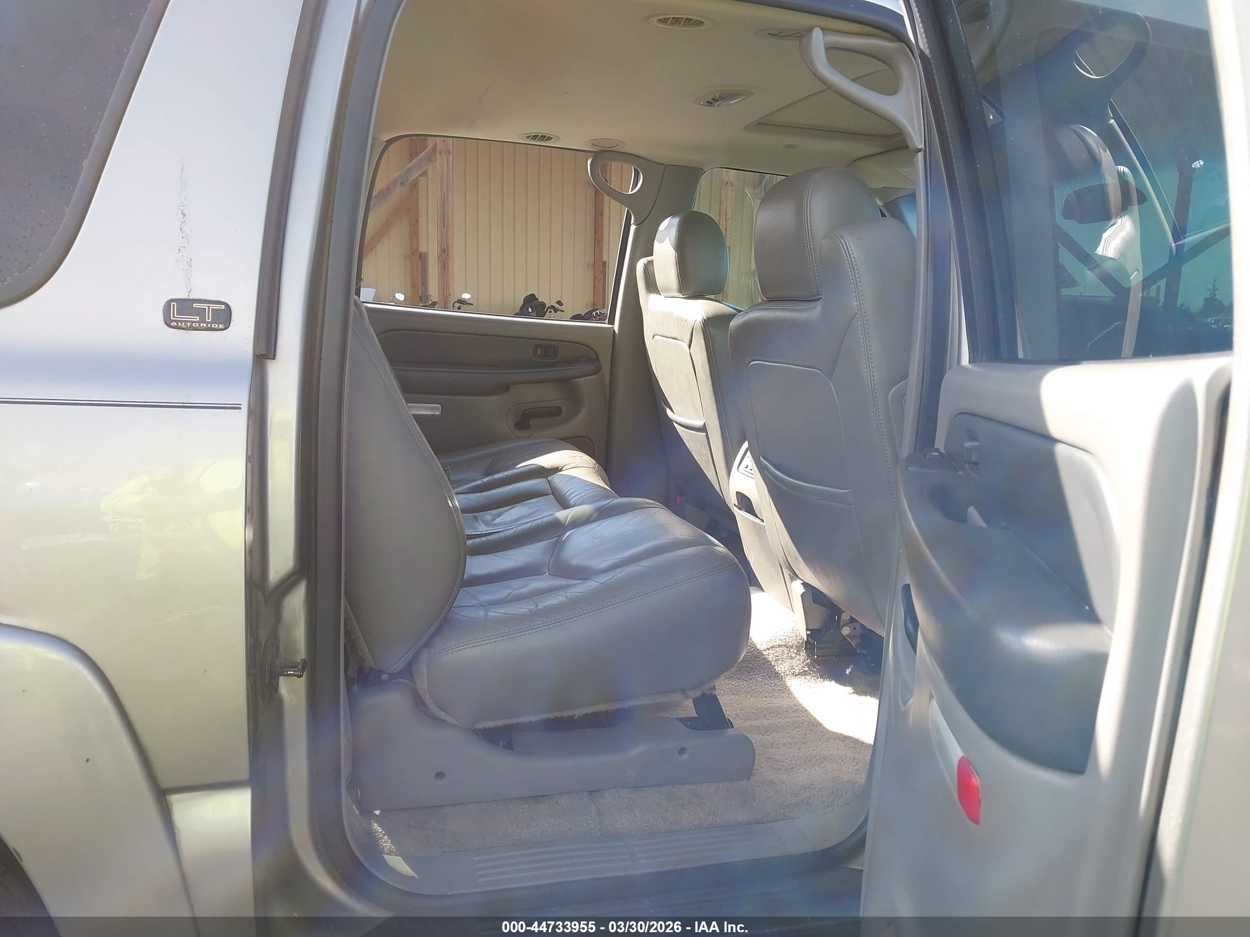CHEVROLET SUBURBAN image 8
