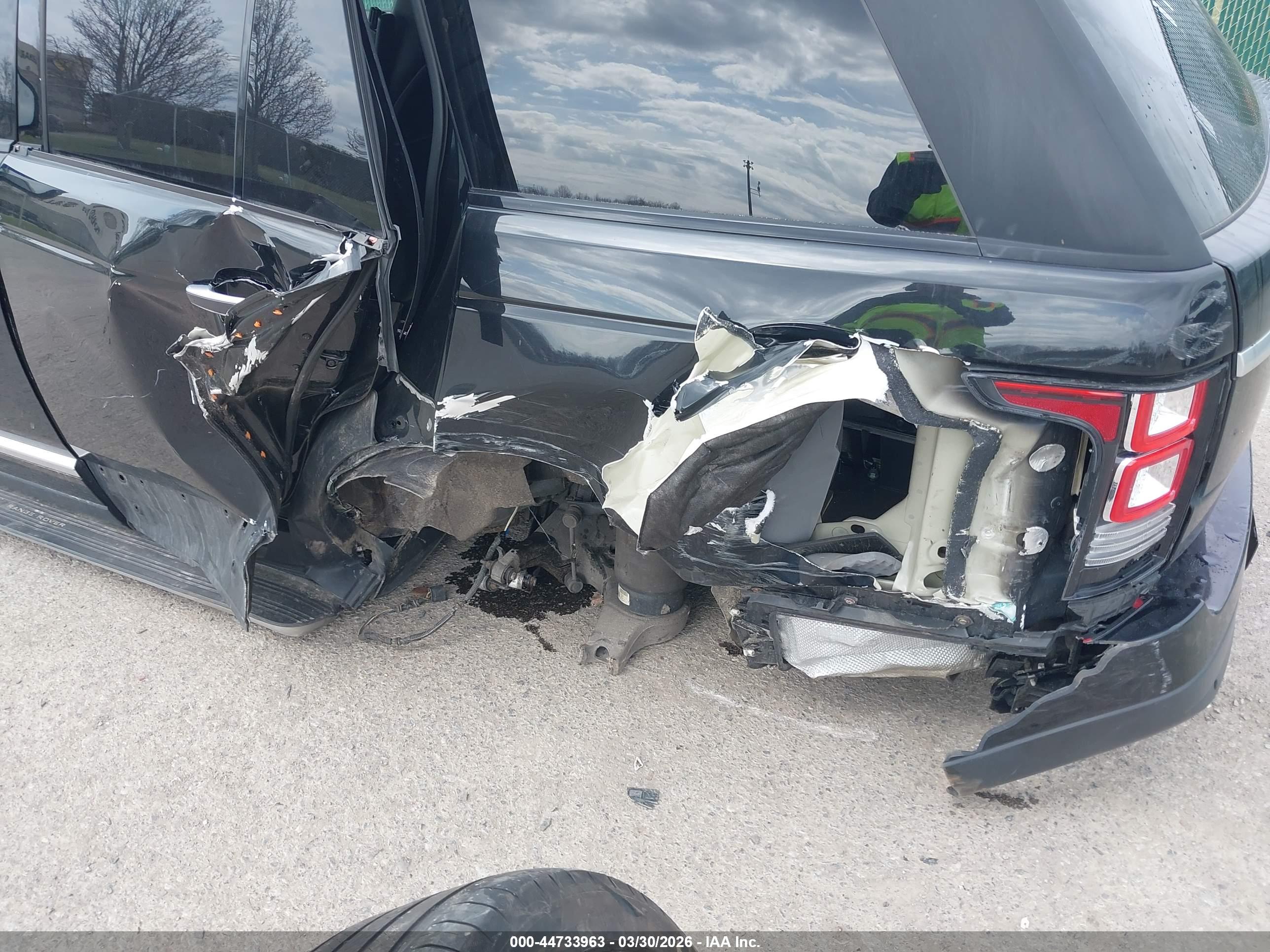 LAND ROVER image 6