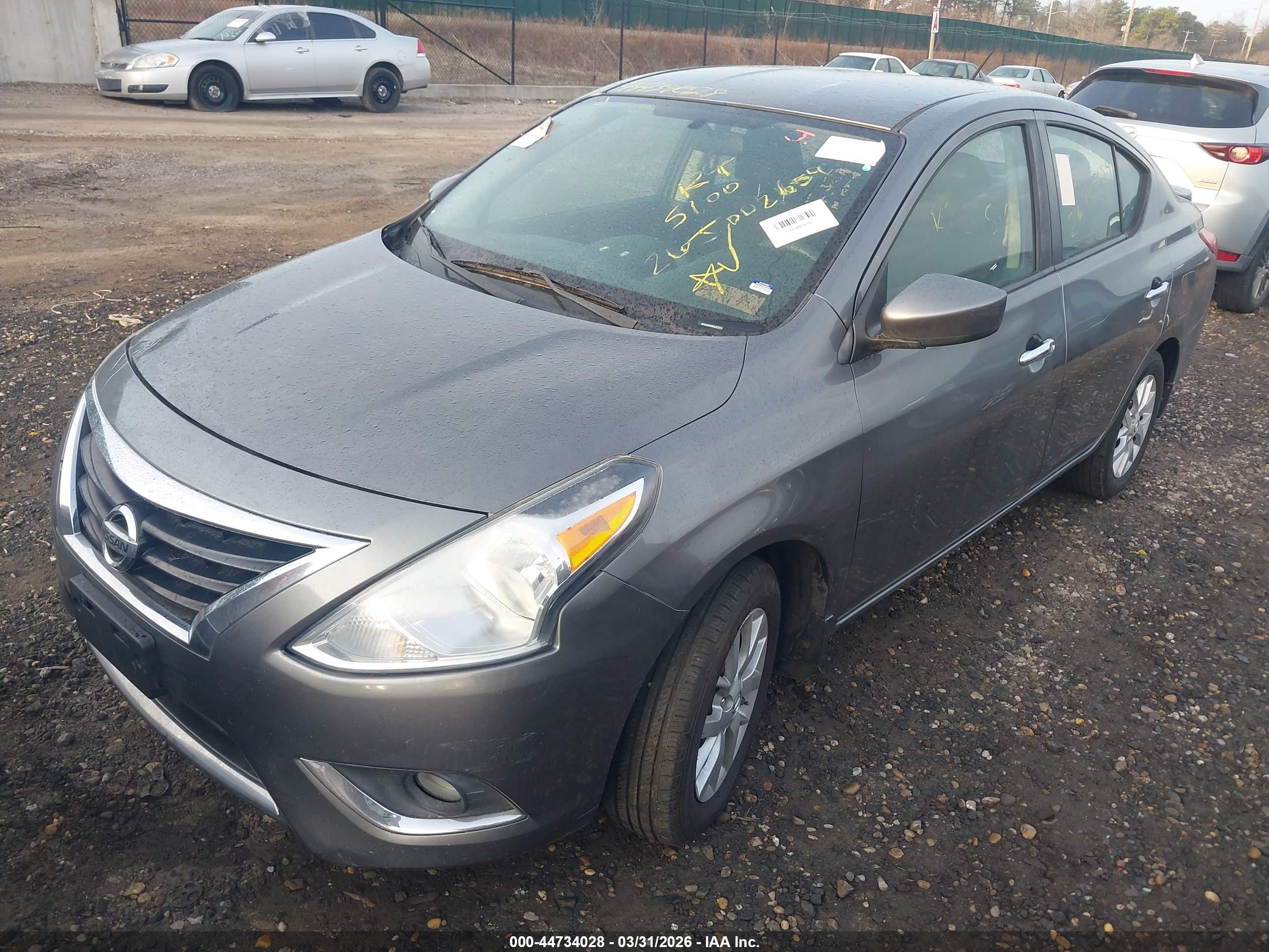 NISSAN VERSA image 2