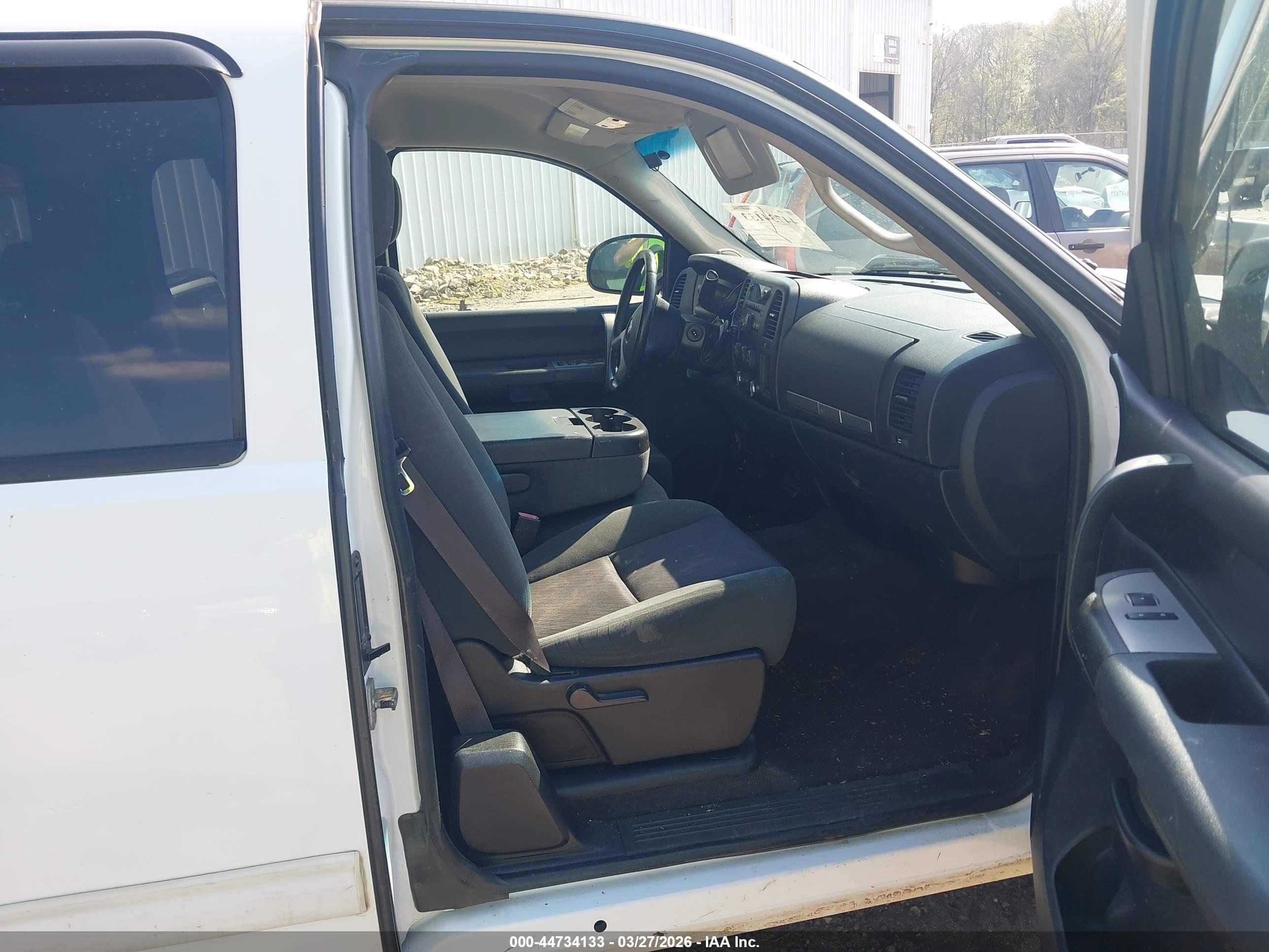 CHEVROLET SILVERADO image 5