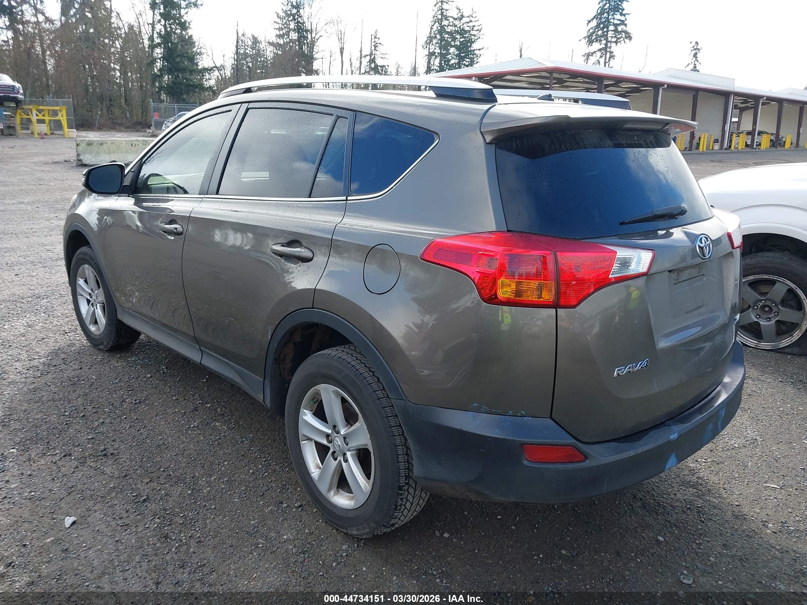 TOYOTA RAV4 image 3