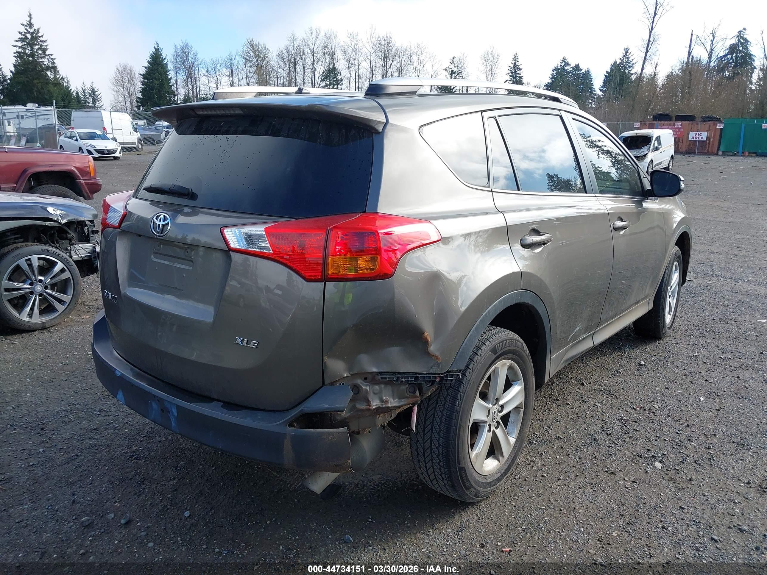 TOYOTA RAV4 image 4