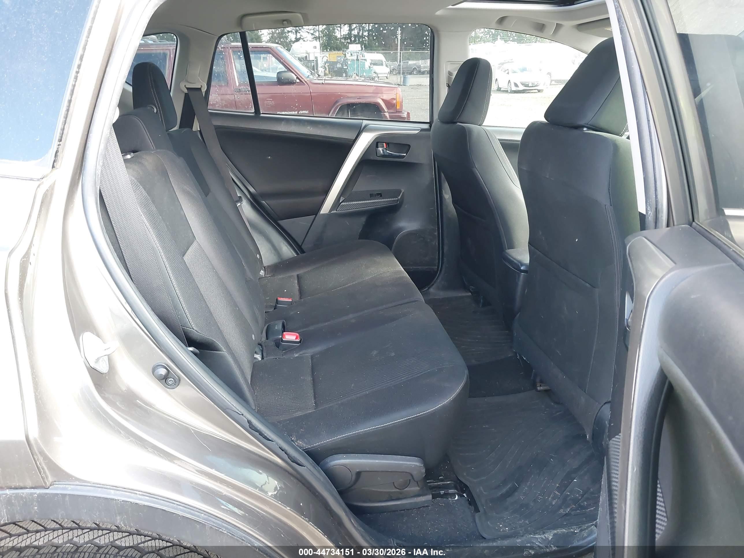 TOYOTA RAV4 image 8