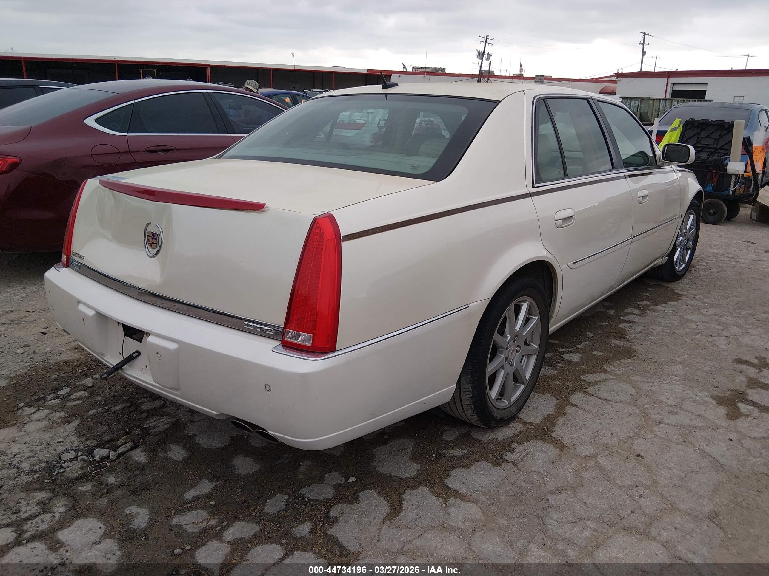 CADILLAC DTS image 4