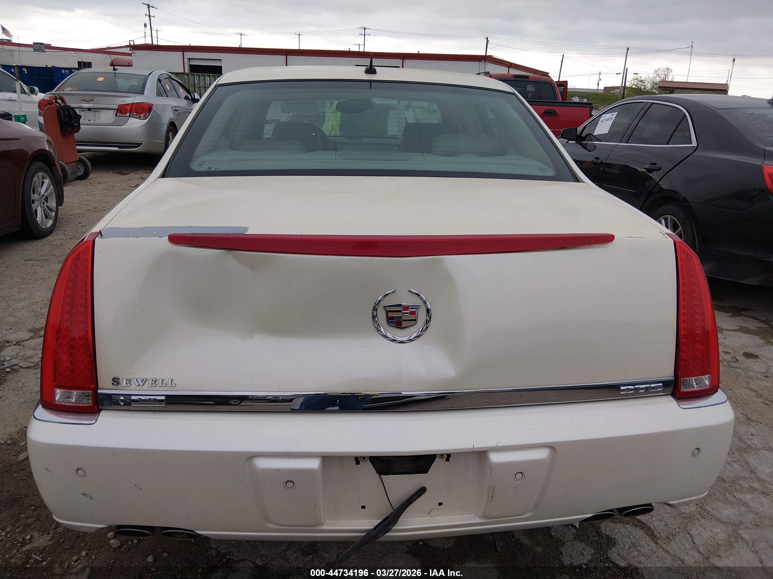 CADILLAC DTS image 6