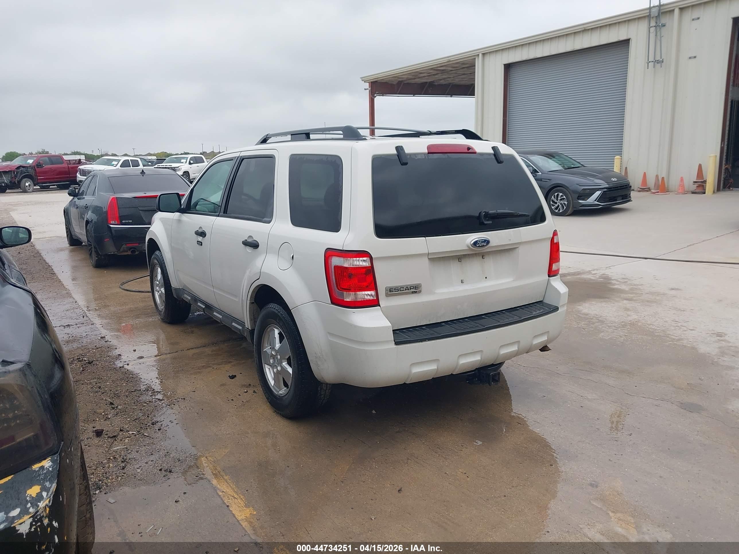 FORD ESCAPE image 3